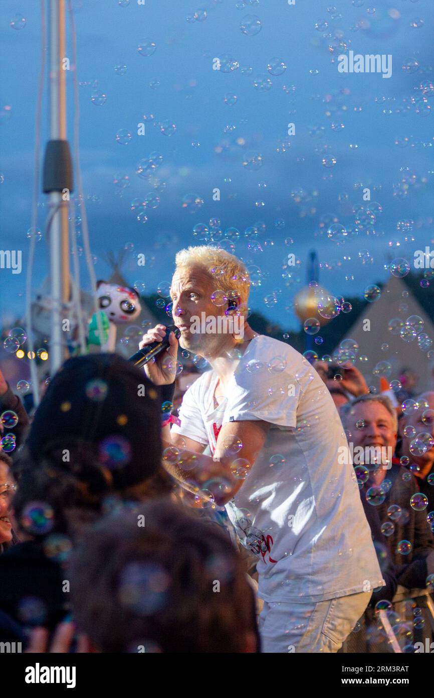 CarFest, Laverstoke Park Farm, Hampshire, Großbritannien. 26. August 2023. Rick Parfitt Jr tritt beim CarFest auf. CarFest wurde von Chris Evans gegründet und ist das größte Familienfestival in Großbritannien. Quelle: Julian Kemp/Alamy Live News Stockfoto