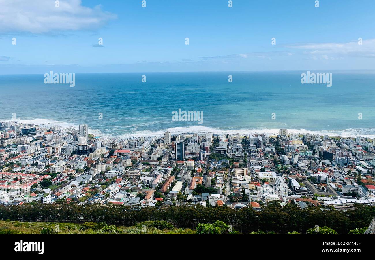 Atemberaubender Panoramablick auf Kapstadt und die atemberaubende Küste in Südafrika Stockfoto