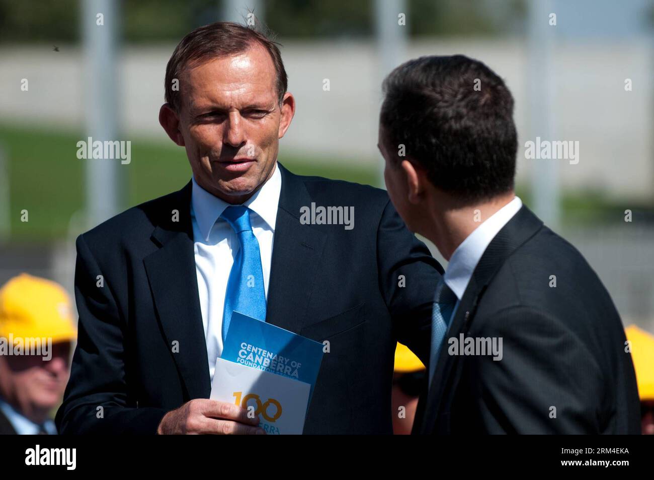 Bildnummer: 60445757 Datum: 07.09.2013 Copyright: imago/Xinhua (130907) -- CANBERRA, 7. September 2013 (Xinhua) -- Foto aufgenommen am 12. März 2013 zeigt, dass der Führer der Oppositionskoalition Tony Abbott (L) an der Feier zum 100. Jahrestag der Stadt Canberra teilnimmt. Der australische Premierminister Kevin Rudd räumte die Niederlage seiner herrschenden Labor Party bei den australischen Bundestagswahlen 2013 am Samstagabend ein. (Xinhua/Qian Jun) (jl) AUSTRALIEN-BUNDES-WAHLERGEBNIS PUBLICATIONxNOTxINxCHN People Politik xcb x0x 2013 quer premiumd 60445757 Datum 07 09 2013 Copyright Imago XINHUA Canberra 7. September 2013 XINHUA Stockfoto