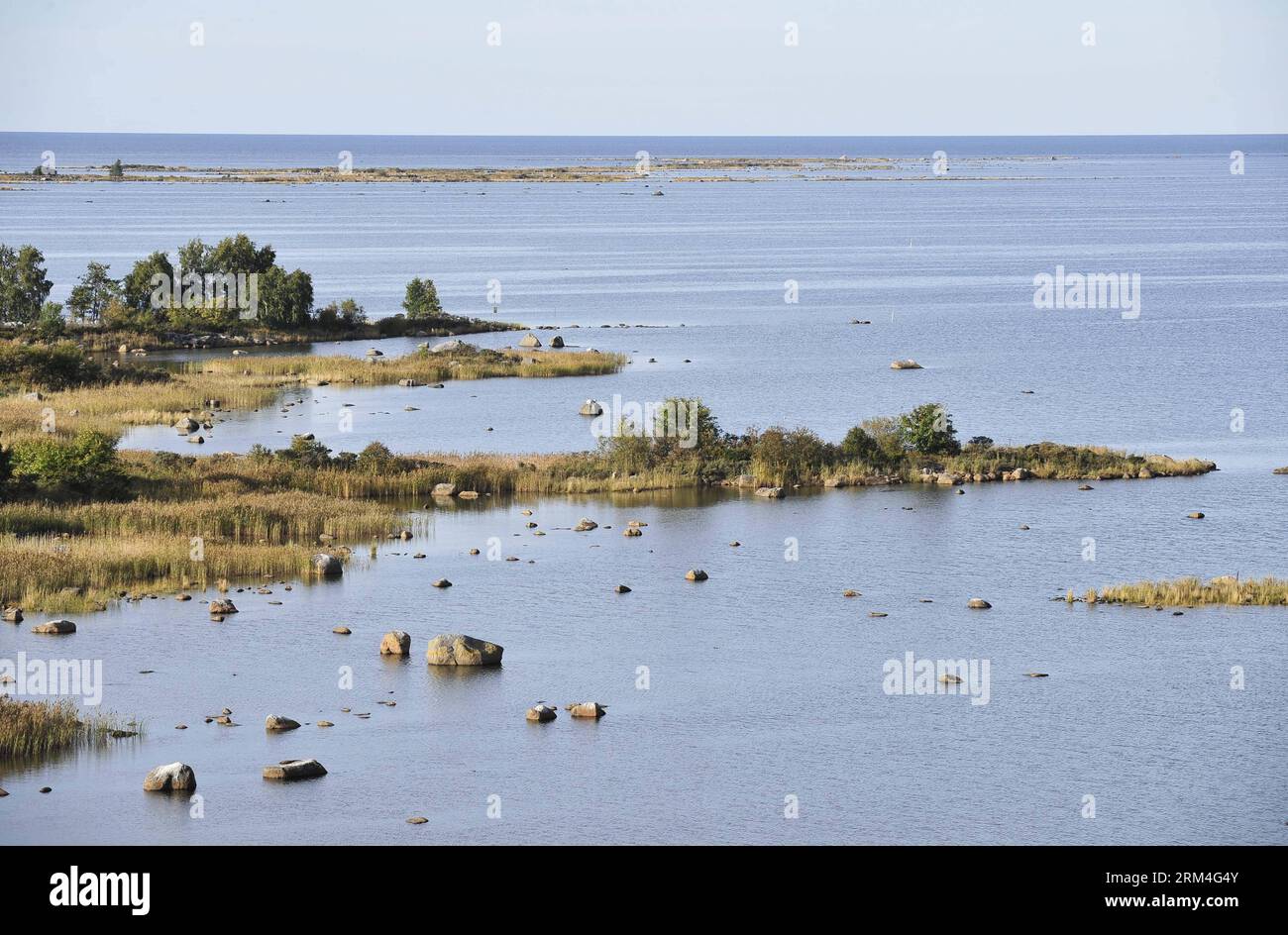 Bildnummer: 60455214 Datum: 10.09.2013 Copyright: imago/Xinhua (130910) -- BRÜSSEL, 10. September 2013 (Xinhua) -- Foto aufgenommen am 4. September 2013 zeigt den Blick auf den Kvarken-Archipel bei Svedjehamn, etwa 40 Kilometer nördlich von Vaasa, Finnland. Die 5.600 Inseln des Kvarken-Archipels, das einzige UNESCO-Weltnaturerbe Finnlands, weisen ungewöhnliche gewellte Waschbrettmoränen auf, ®de Geer Moraines¯, die durch das Schmelzen des kontinentalen Eisschildes vor 10.000 bis 24.000 Jahren entstanden sind. Der Archipel steigt kontinuierlich aus dem Meer in einem Prozess des schnellen glazioisostatischen Auftriebs, wobei Stockfoto