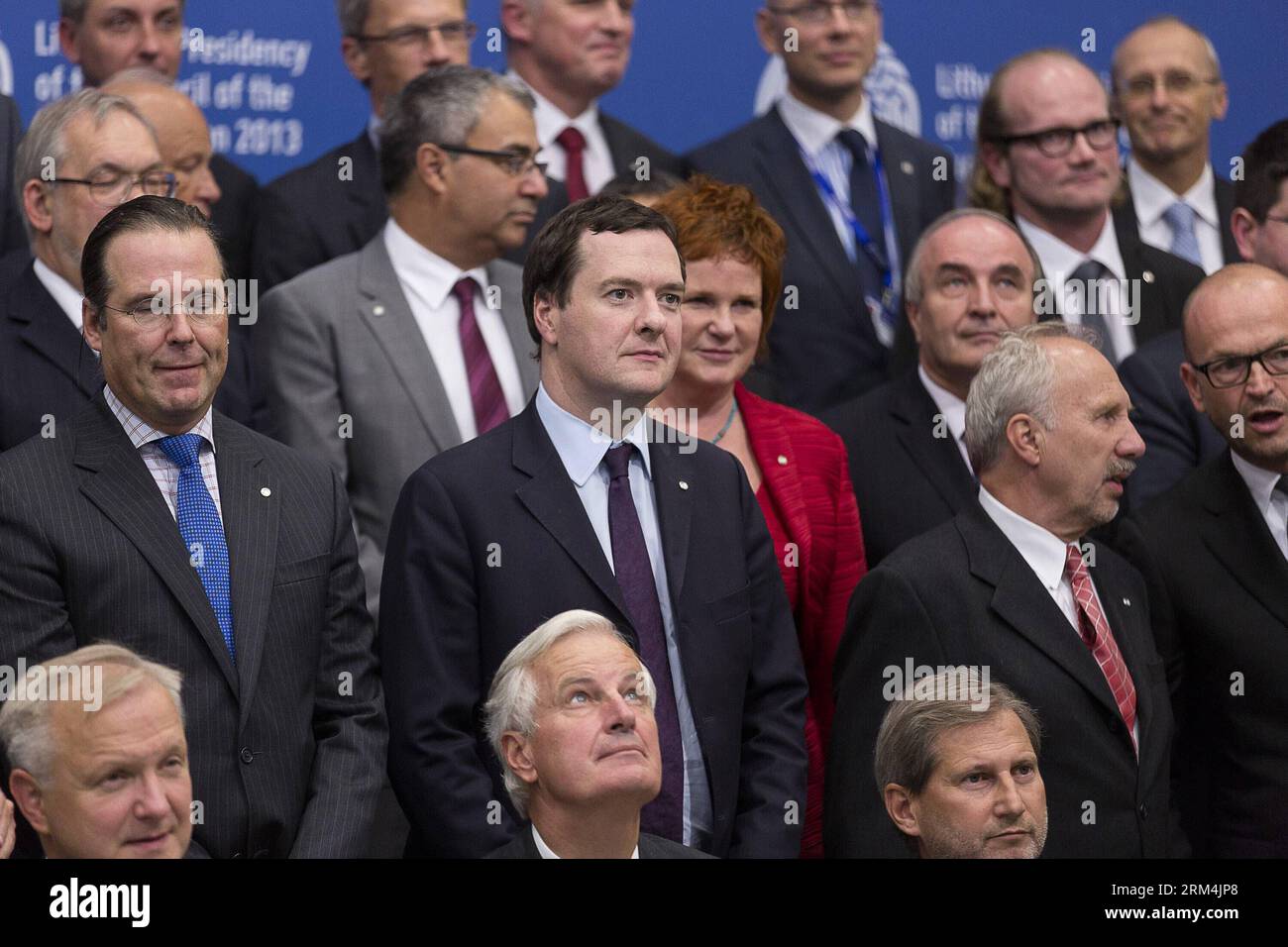 Bildnummer: 60472616 Datum: 13.09.2013 Copyright: imago/Xinhua (130913) -- VILNIUS, 13. September 2013 (Xinhua) -- Großbritanniens Schatzkanzler George Osborne (C) posiert für ein Familienfoto mit anderen Ministern während eines informellen Treffens der Finanzminister der Europäischen Union (EU) in Vilnius, der Hauptstadt Litauens, am 13. September 2013. (Xinhua/Thierry Monasse)(zl) LITAUEN-EU-FINANZMINISTERTREFFEN PUBLICATIONxNOTxINxCHN People Politik EU-Finanzministertreffen Finanzminister xns x0x 2013 quer premiumd 60472616 Datum 13 09 2013 Copyright Imago XINHUA Vilnius 13. September 2013 XINHUA Britain Stockfoto