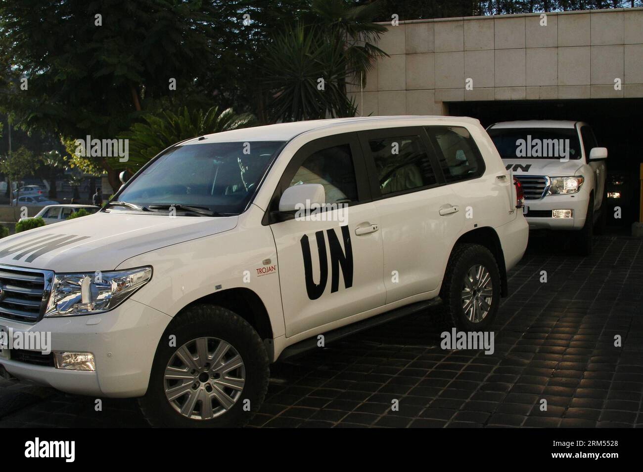 Bildnummer: 60574700 Datum: 08.10.2013 Copyright: imago/Xinhua (131008) -- DAMASKUS, 8. Oktober 2013 (Xinhua) -- Ein Konvoi von Chemiewaffenabrüstungsexperten verlässt am 8. Oktober 2013 ihren Wohnsitz im Four Seasons Hotel in Damaskus, der Hauptstadt Syriens. UN-Generalsekretär Ban Ki-moon schlug am Montag vor, ein Team von etwa 100 Personen mit Sitz in Zypern einzurichten, um die rechtzeitige Abschaffung des syrischen Chemiewaffenprogramms auf die sicherste und sicherste Art und Weise zu erreichen. (Xinhua/Bassem Tellawi) SYRIEN-DAMASKUS-UN-CHEMIEWAFFEN PUBLICATIONxNOTxINxCHN Politik chmische Waffen Stockfoto