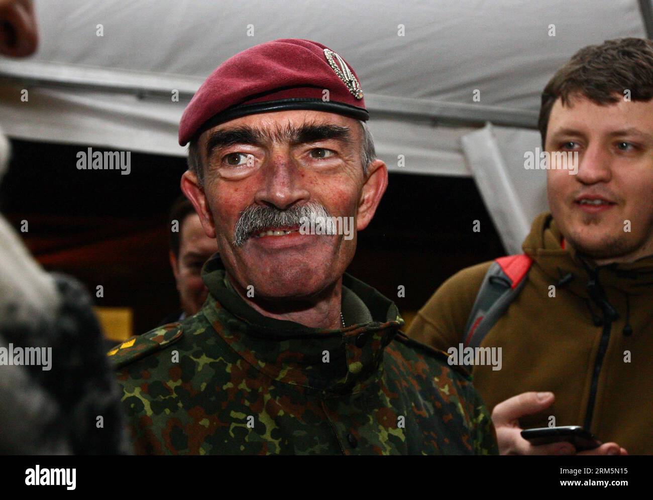 Bildnummer: 60689838 Datum: 08.11.2013 Copyright: imago/Xinhua (131108) -- BRÜSSEL, 8. November 2013(Xinhua) -- das Foto vom 6. November zeigt General Hans-Lothar Domrose, Kommandeur der standhaften Jazz-Militärübung, spricht mit den Medien auf der Militärbasis Adazi in Lettland. die größte Übung der NATO seit 2006, standfester Jazz, findet vom 2. November bis 9. November in Lettland und Polen mit rund 6.000 Soldaten statt. (Xinhua/Yan Ting) LETTLAND-NATO-MILITÄR-ÜBUNG-STANDFESTER JAZZ PUBLICATIONxNOTxINxCHN Militär Übung Militärübung Manöver NATO Fotostory xns x0x 2013 quer 60689838 Datum 08 11 2013 Copyright I Stockfoto