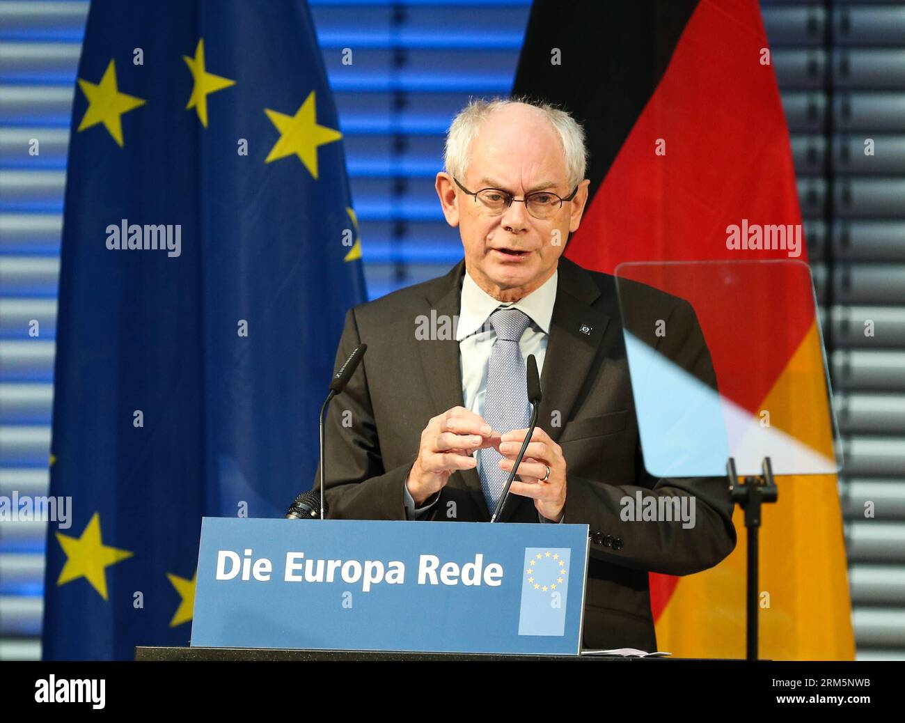 Bildnummer: 60694848 Datum: 09.11.2013 Copyright: imago/Xinhua (131109) -- BERLIN, 9. November 2013 (Xinhua) -- EU-Präsident Herman Van Rompuy spricht während einer Veranstaltung zum Jahrestag des Falls der Berliner Mauer 1989 in Berlin, Deutschland, am 9. November 2013. (Xinhua/Zhang Fan) GERMANY-BERLIN-VAN ROMPUY-BERLIN WALL PUBLICATIONxNOTxINxCHN People xas x0x 2013 quer Premiere 60694848 Datum 09 11 2013 Copyright Imago XINHUA Berlin 9. November 2013 XINHUA Präsident der Europäischen Union Herman van Rompuy spricht während der Veranstaltung zum Gedenken an Ting, den Jahrestag des Falles der Berli Stockfoto