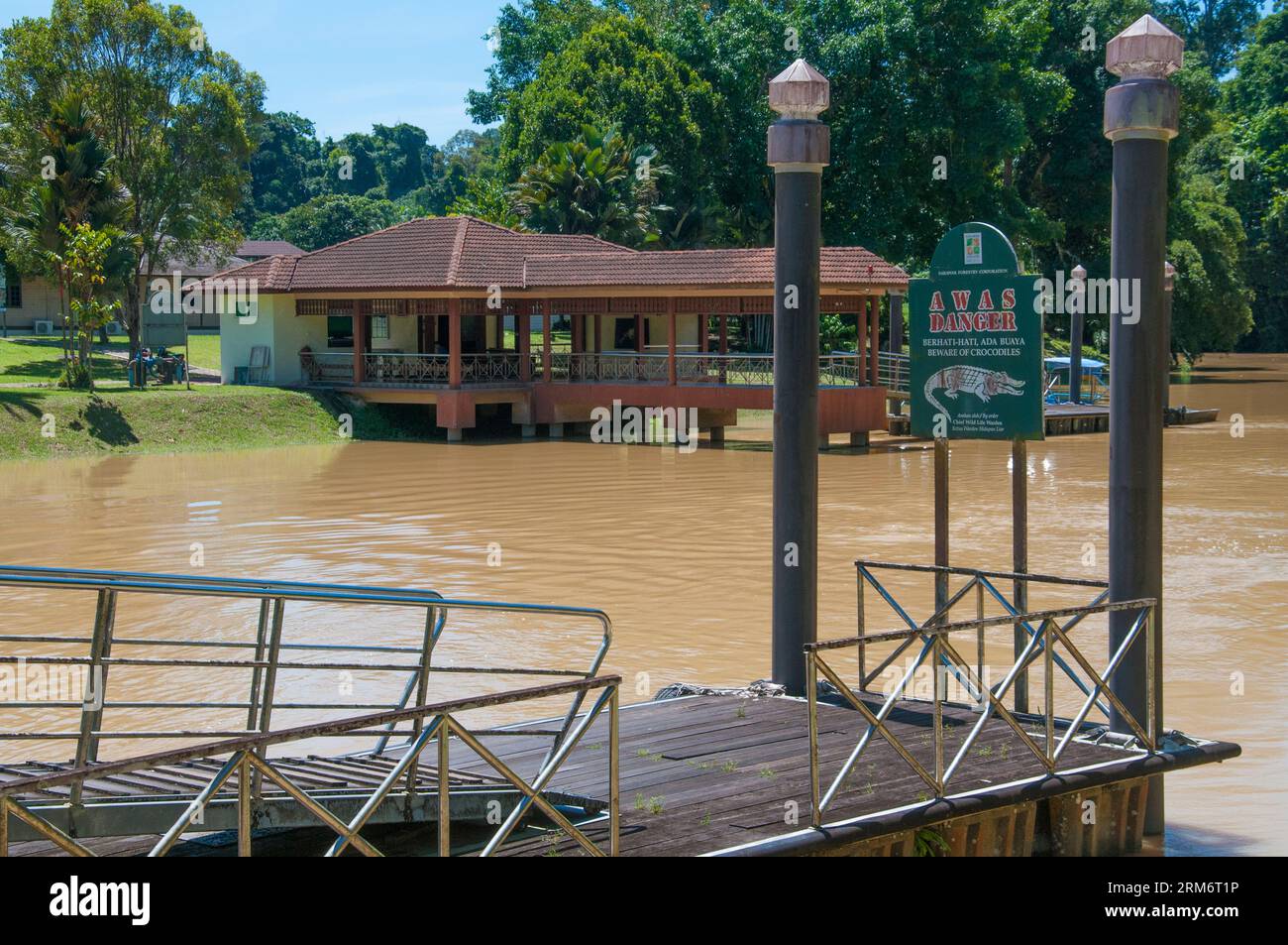 Fluss neben dem Hauptquartier des Nationalparks, Niah Caves, Sarawak, Malaysia Stockfoto