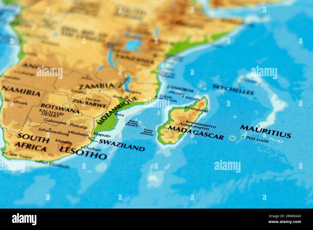 Karte oder atlas des afrikanischen Kontinents mit Südafrika, madagaskar, mauritius, mosambik, swasiland, botsuana, simbabwe im Fokus Stockfoto