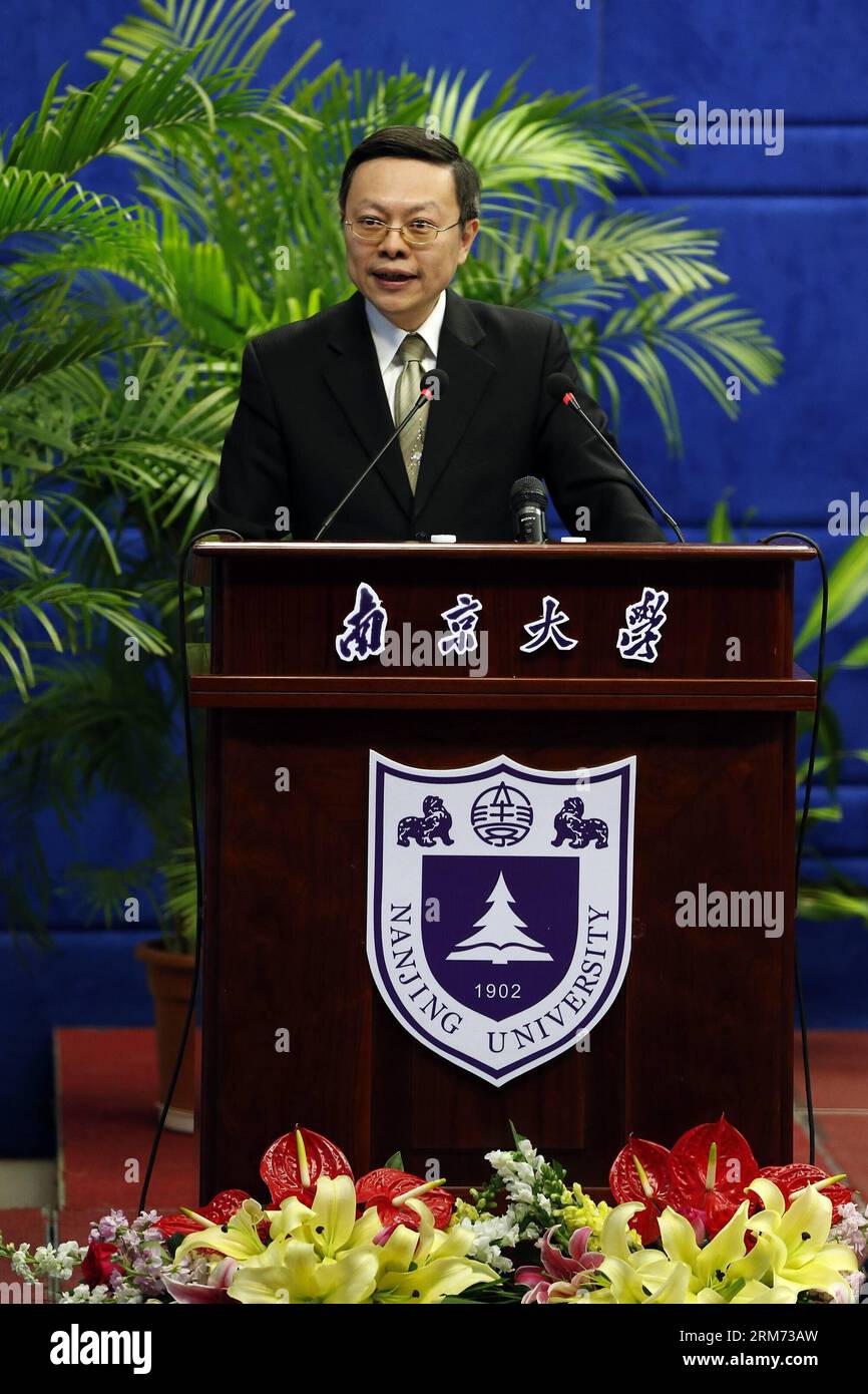 NANJING, 12. Februar 2014 (Xinhua) -- Wang Yu-Chi, taiwanesischer Leiter für Festlandangelegenheiten, spricht auf einem Symposium mit Studenten der Nanjing University in Nanjing, Hauptstadt der ostchinesischen Provinz Jiangsu, 12. Februar 2014.(Xinhua/Shen Bohan) (zkr) CHINA-NANJING-WANG YU-CHI-STUDENT-SYMPOSIUM(CN) PUBLICATIONxNOTxINxCHN Nanjing 12. Februar 2014 XINHUA Wang Yu Chi TAIWAN S Festland Affairs Chief spricht BEI einem Symposium mit Studenten der Nanjing Universität in Nanjing Hauptstadt von Ostchina S Jiangsu Provinz 12. Februar 2014 XINHUA Shen Bohan CCR China Nanjing Chi Wang Chi PUBLICATIONxNOTxINxCHN Stockfoto