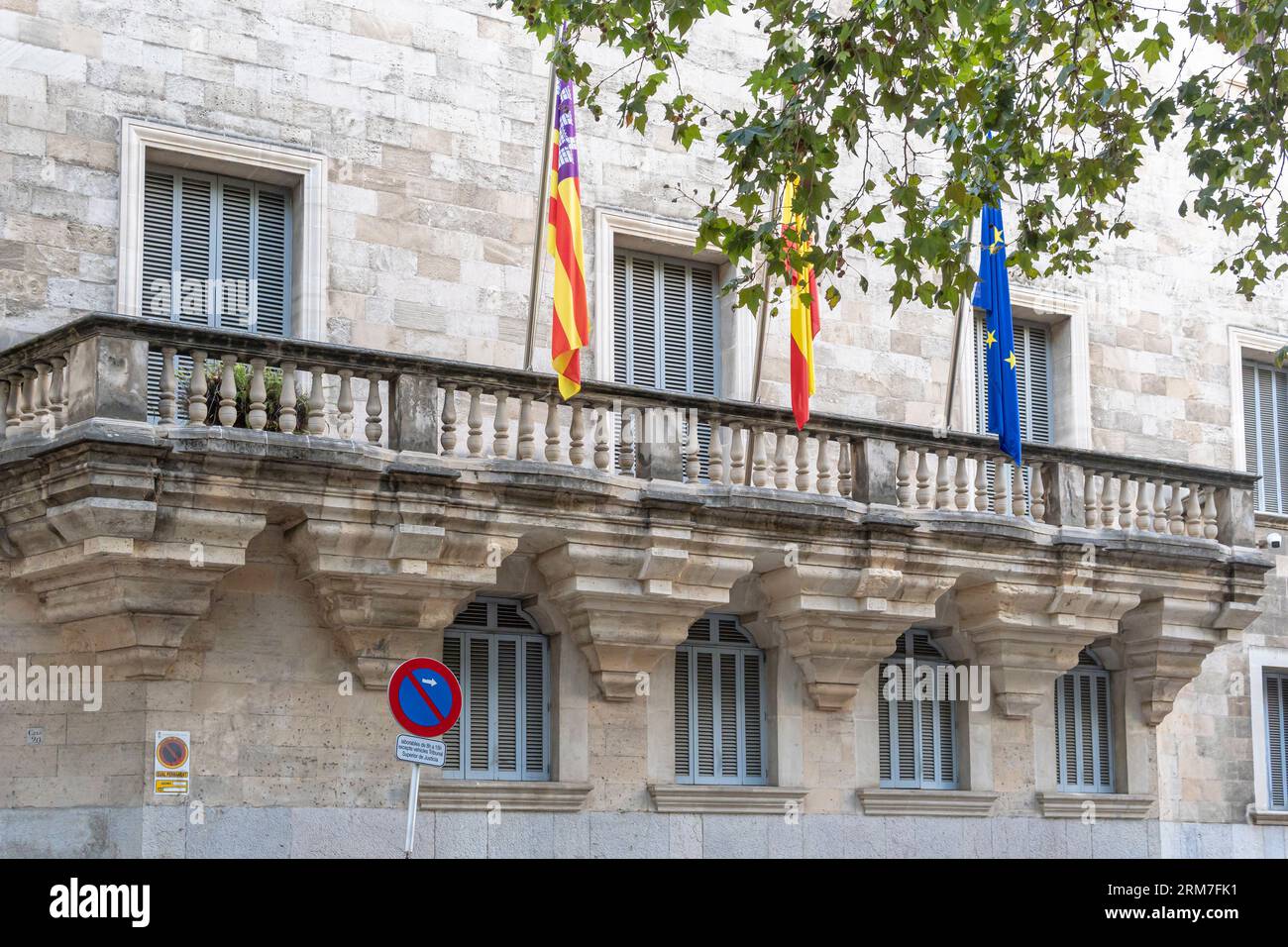 Palma de Mallorca, Spanien; 06. august 2023: Hauptfassade des Obersten Gerichtshofs der Balearen. Palma de Mallorca, Spanien Stockfoto