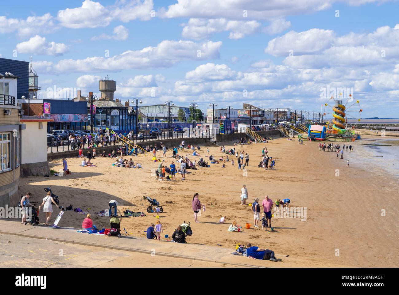 Cleethorpes Beach mit Cleethorpes Fun Fair am Strand von Cleethorpes Lincolnshire England Großbritannien GB Europa Stockfoto