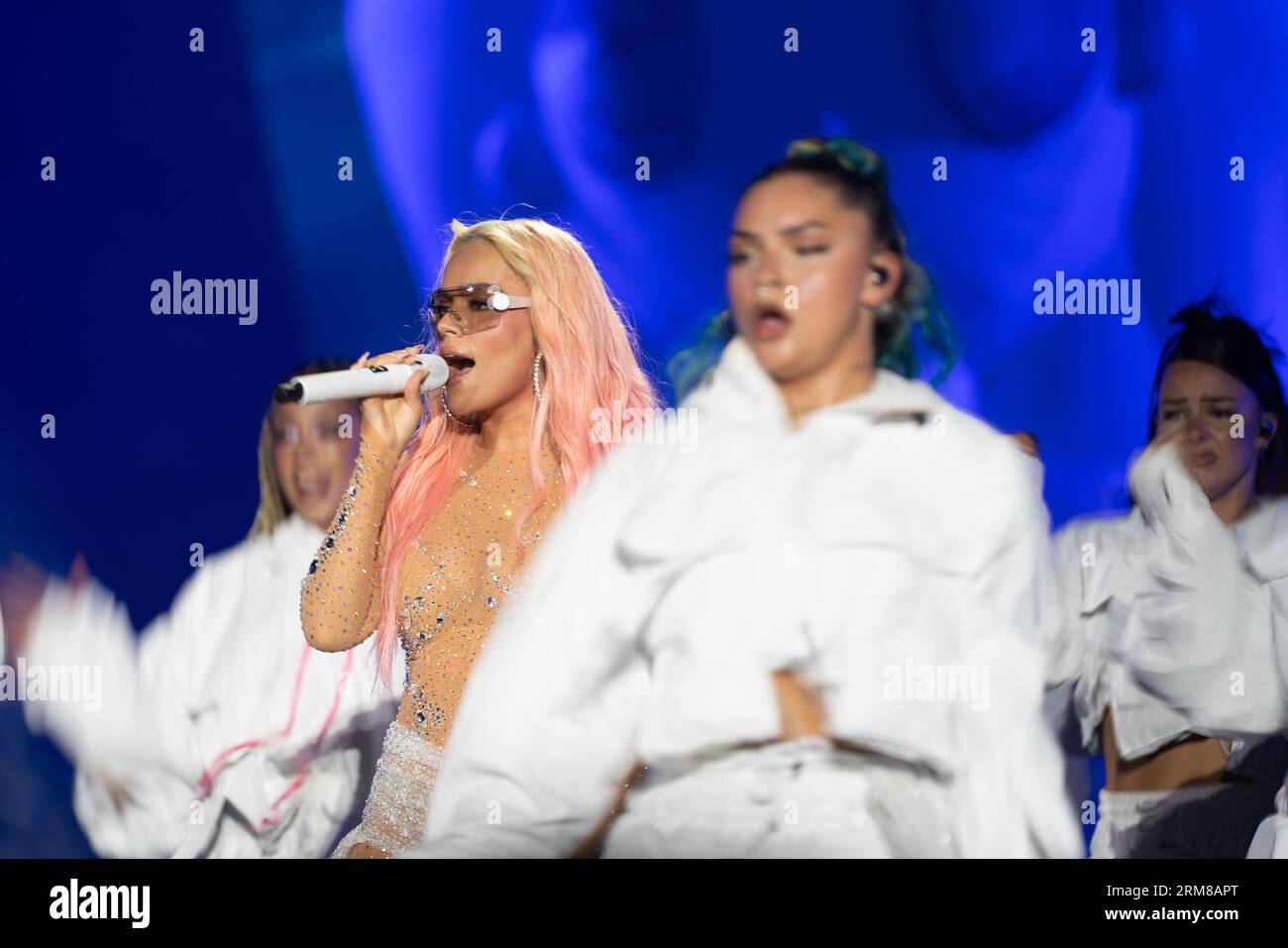 Karol G tritt am 26. August 2023 im Hard Rock Stadium in Miami auf. Das Konzert war das zweite von zwei Konzerten in Miami, die ihr Mañana Será Bonito Album unterstützten. (Foto: Geoffrey Clowes/SIPA USA) Credit: SIPA USA/Alamy Live News Stockfoto