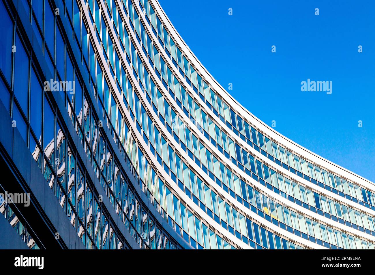 Detail A wavey, geschwungenes, gewelltes modernes Bürogebäude Gateway House, Manchester, Großbritannien Stockfoto