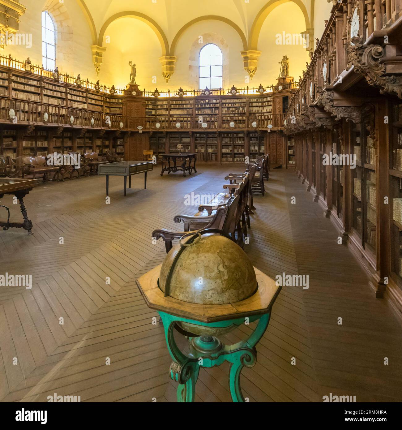 Die Alte Bibliothek, oder Biblioteca Antigua, in den Escuelas Mayores der Universität Salamanca. Die Bibliothek geht auf das 13. Jahrhundert zurück. IT-Kontakt Stockfoto