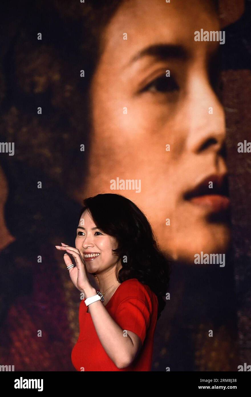 (140416) -- PEKING, 16. April 2014 (Xinhua) -- Schauspielerin Zhang Ziyi nimmt an einer Pressekonferenz für die Verfilmung ihres neuen Films The Crossing in Peking, Hauptstadt Chinas, am 16. April 2014 Teil. Der Film unter der Regie des berühmten Hongkonger Regisseurs John Woo erzählt eine epische Liebesgeschichte aus den 1940er Jahren (Xinhua/Jin Liangkuai)(wjq) CHINA-BEIJING-MOVIE- THE CORSSING-WRAPPING-PRESS CONFERENCE (CN) PUBLICATIONxNOTxINxCHN Peking 16. April 2014 XINHUA-Schauspielerin Zhang Ziyi nimmt an einer Pressekonferenz für die Verpackung ihres neuen Films The Crossing in Beijing Capital of China Teil 16. April 2014 The Movie Regie von Famo Stockfoto