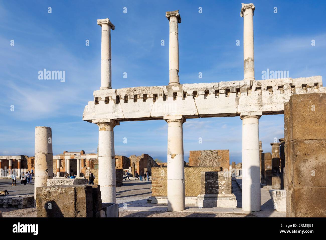 Archäologische Stätte Pompeji, Kampanien, Italien. Das Forum. Pompeji, Herculaneum und Torre Annunziata werden gemeinsam zum UNESCO-Weltherit erklärt Stockfoto