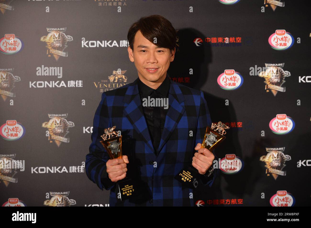 MACAO, 23. April 2014 (Xinhua) – Sänger David Tao nimmt am 23. April 2014 an den 18. China Music Awards (CMA) und der Asian Influential Awards Ceremony in Macao (Südchina) Teil. (Xinhua/Cheong kam Ka) (wyo) CHINA-MACAO-18th CMA (CN) PUBLICATIONxNOTxINxCHN Macao 23. April 2014 XINHUA Singer David Tao nimmt an der 18. China Music Awards CMA und Asian Influential Awards Ceremony Ceremony in Macao South China am 23. April 2014 Teil XINHUA Cheong kam Ka China Macao Macao MACUXBLATXINXINCHATCHATCN Stockfoto