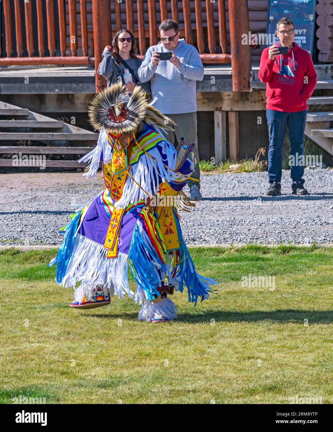 Banff National Park, Alberta, Kanada – 26. August 2023: Ein Aborigine-Mann tritt in den Sunshine Meadows auf Stockfoto