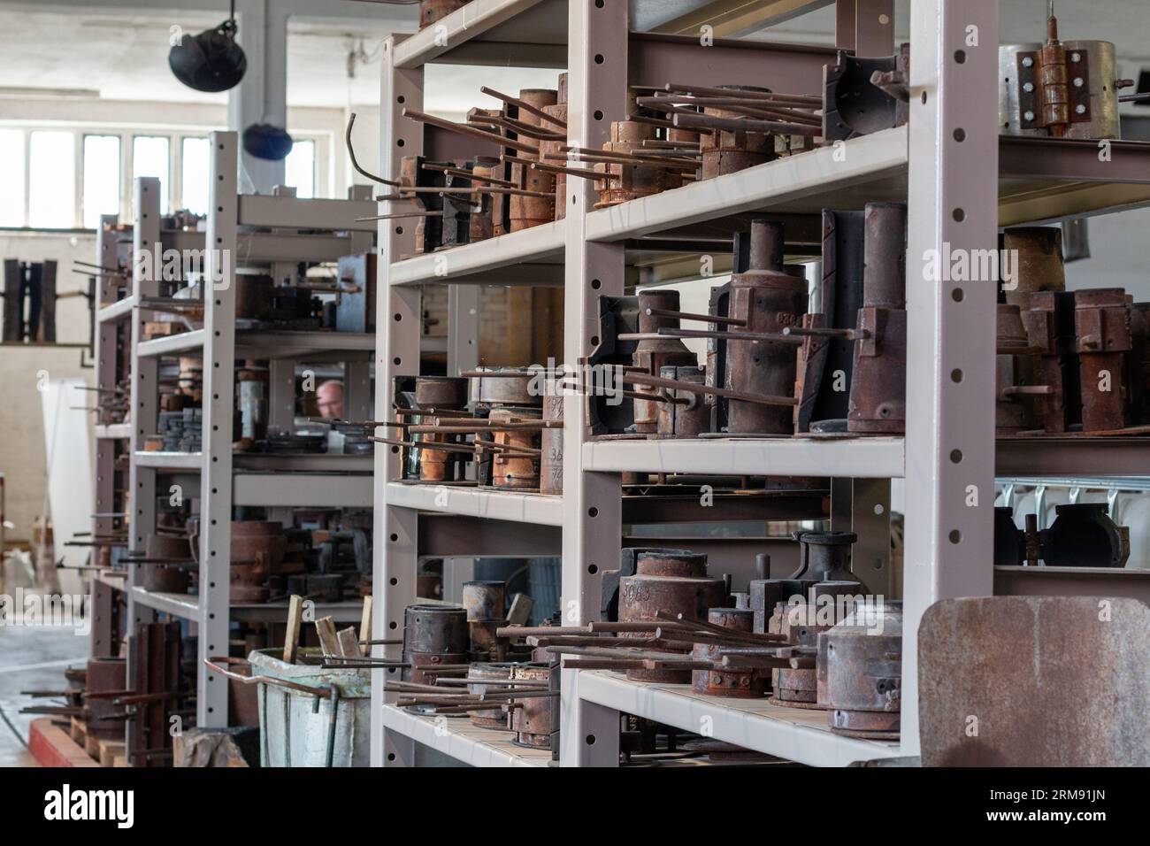 Derenburg, Deutschland - 17. August 2017: Sammlung von Werkzeugen für die Glasbläserindustrie, ausgestellt in der Glasmanufaktur Harzkristall Stockfoto