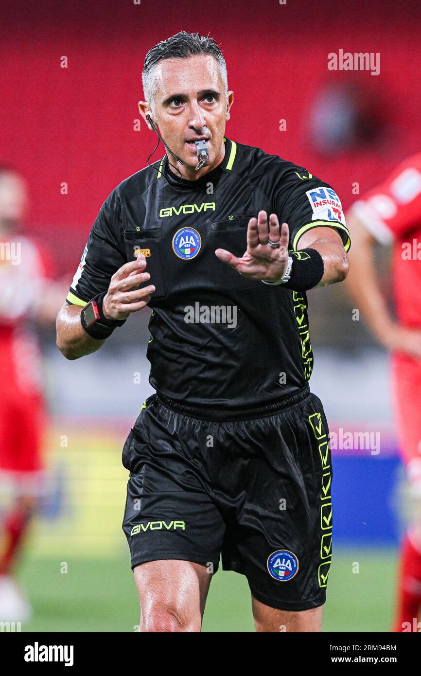 Schiedsrichter Gianluca Aureliano während des Spiels der Serie A zwischen AC Monza und Empoli FC im U-Power Stadium in Monza, Italia Soccer (Cristiano Mazzi/SPP) Credit: SPP Sport Press Photo. Alamy Live News Stockfoto