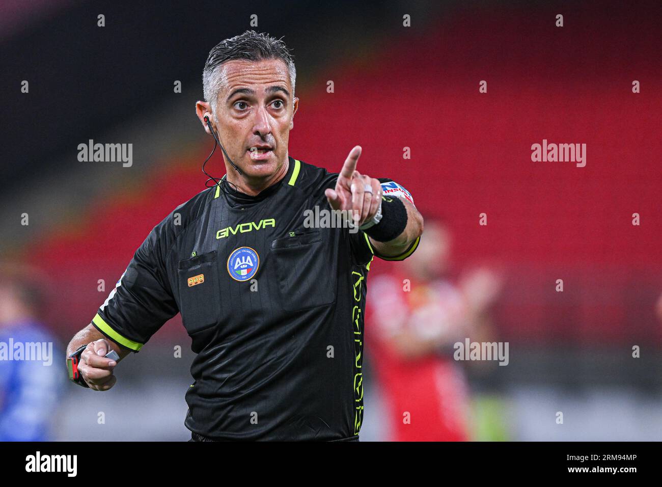 Schiedsrichter Gianluca Aureliano während des Spiels der Serie A zwischen AC Monza und Empoli FC im U-Power Stadium in Monza, Italia Soccer (Cristiano Mazzi/SPP) Credit: SPP Sport Press Photo. Alamy Live News Stockfoto