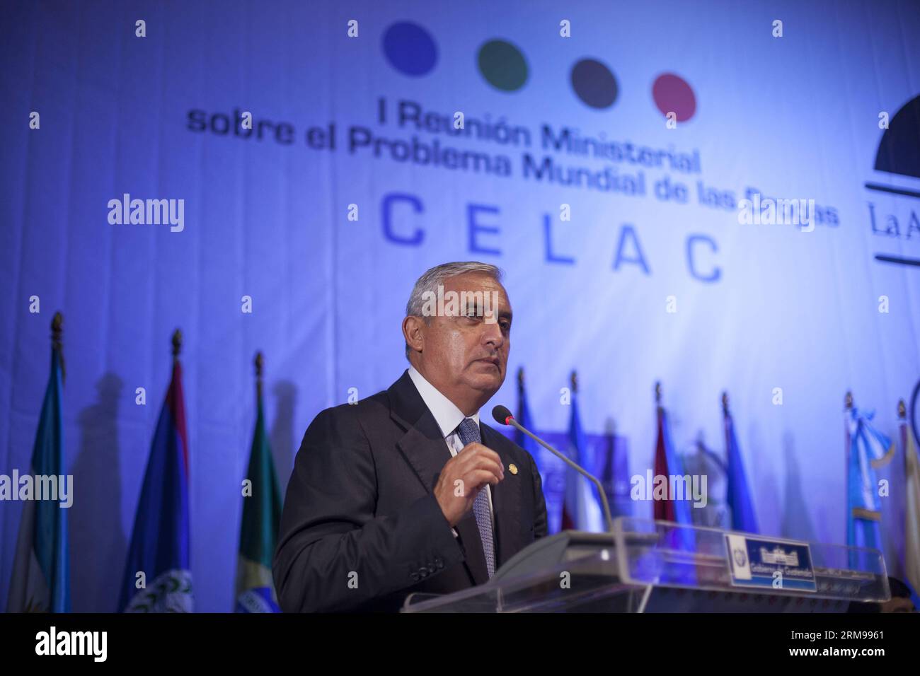 ANTIGUA GUATEMALA, 13. Mai 2014 - der Präsident Guatemalas Otto Perez Molina spricht an die Eröffnungszeremonie des Ministertreffens zum weltweiten Drogenproblem in Antigua Guatemala, Guatemala, am 13. Mai 2014. CELAC-Minister und Vertreter der öffentlichen Sicherheit nahmen an der zweitägigen Sitzung über die Drogenstrategie und die Initiativen zur Reaktion auf diese Geißel Teil. (Xinhua/Luis Echeverria) (ron) (sp) GUATEMALA-ANTIGUA GUATEMALA-ANTIDROGE MINISTERTREFFEN PUBLICATIONxNOTxINxCHN Antigua Guatemala 13. Mai 2014 Präsident von Guatemala Otto Perez Molina spricht vor der Eröffnungszeremonie der Stockfoto