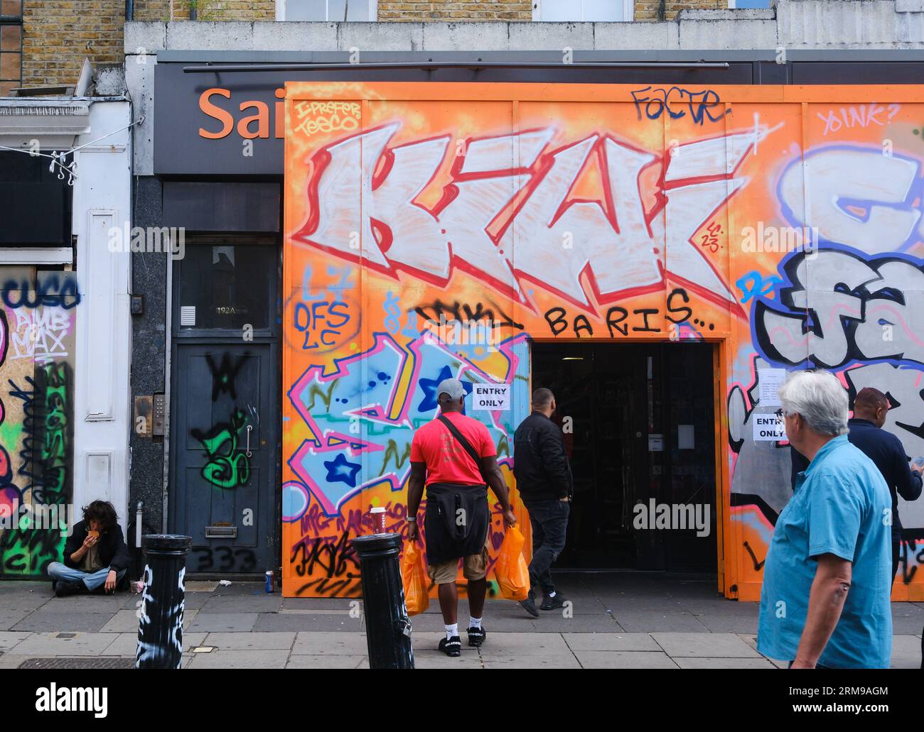 Notting Hill, London, Großbritannien. August 2023 27. Am Sonntag findet die Kinderparade am Karneval in Notting Hill statt. Quelle: Matthew Chattle/Alamy Live News Stockfoto