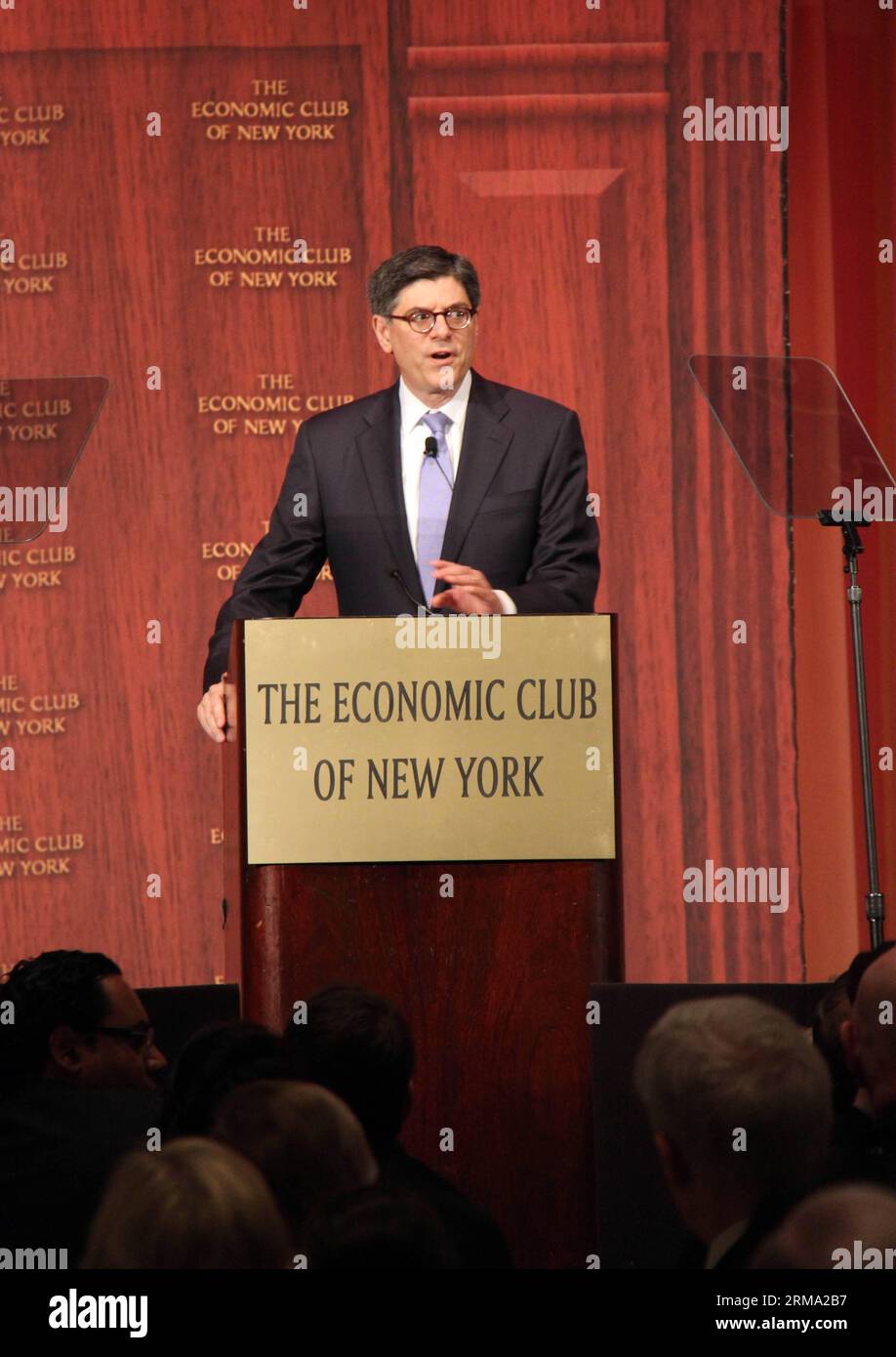 (140611) -- NEW YORK, June 11, 2014 (Xinhua) -- US Treasury Secretary Jacob Lew makes a speech at the Economic Club of New York, the United States, June 11, 2014. Jacob Lew said Wednesday that the country is striving to encourage more workers back to workforce which would expand its economic potential, while expressing his optimism on the world s largest economy. (Xinhua/Huang Jihui) US-NEW YORK-TREASURY SECRETARY-SPEECH PUBLICATIONxNOTxINxCHN   New York June 11 2014 XINHUA U.S. Treasury Secretary Jacob Lew makes a Speech AT The Economic Club of New York The United States June 11 2014 Jacob Le Stockfoto