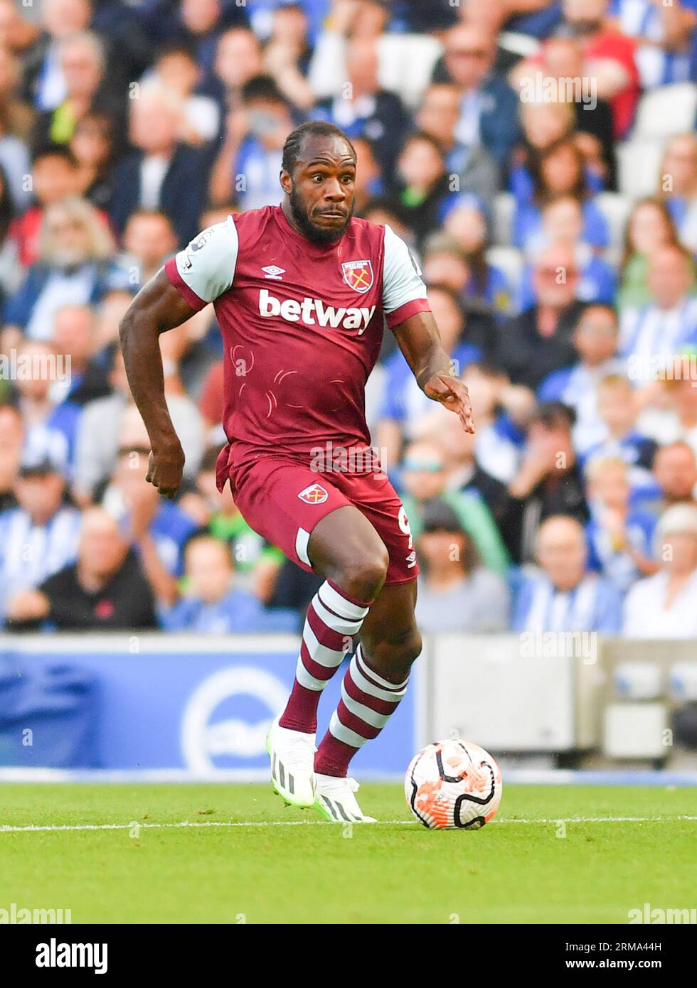 Michail Antonio von West Ham während des Premier-League-Spiels zwischen Brighton und Hove Albion und West Ham United im American Express Stadium, Brighton, UK - 26. August 2023. Foto Simon Dack / Tele-Bilder nur zur redaktionellen Verwendung. Kein Merchandising. Für Football Images gelten die FA- und Premier League-Einschränkungen, einschließlich keine Nutzung des Internets/Mobilgeräts ohne FAPL-Lizenz. Für weitere Informationen wenden Sie sich bitte an Football Dataco Stockfoto