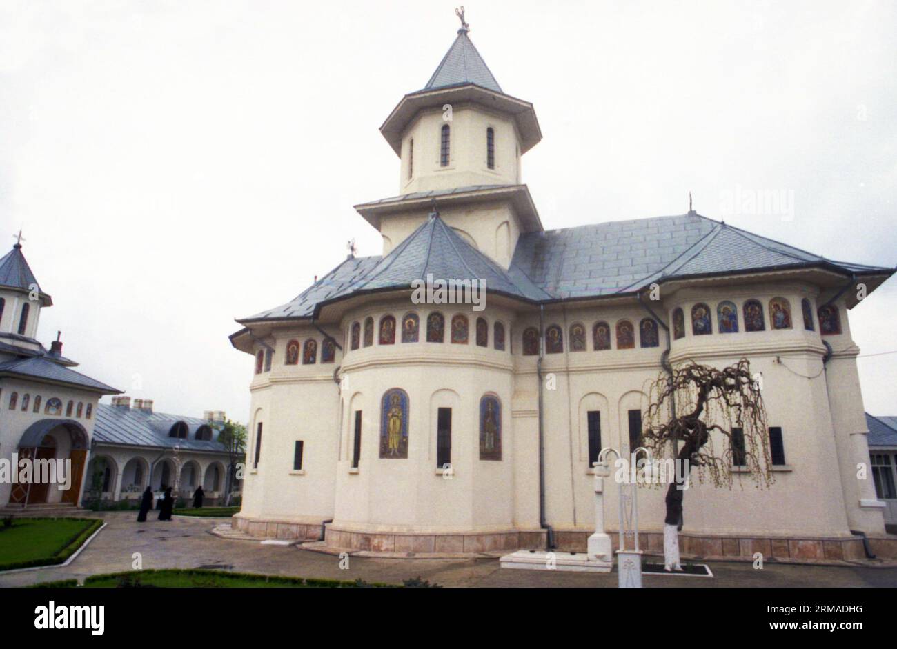 Galati County, Rumänien, 1999. Außenansicht des Klosters Vladimiresti. Stockfoto