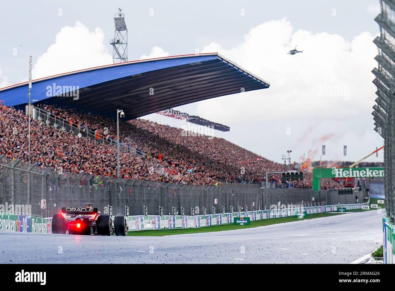 Zandvoort, Niederlande. 27. August 2023. Max Verstappen 1 (NED), HONDA Red Bull Racing RB19 gewinnt am 27. August 2023 den HEINEKEN DUTCH GRAND PRIX 2023 auf dem Circuit Zandvoort, Niederlande CM.com Stockfoto