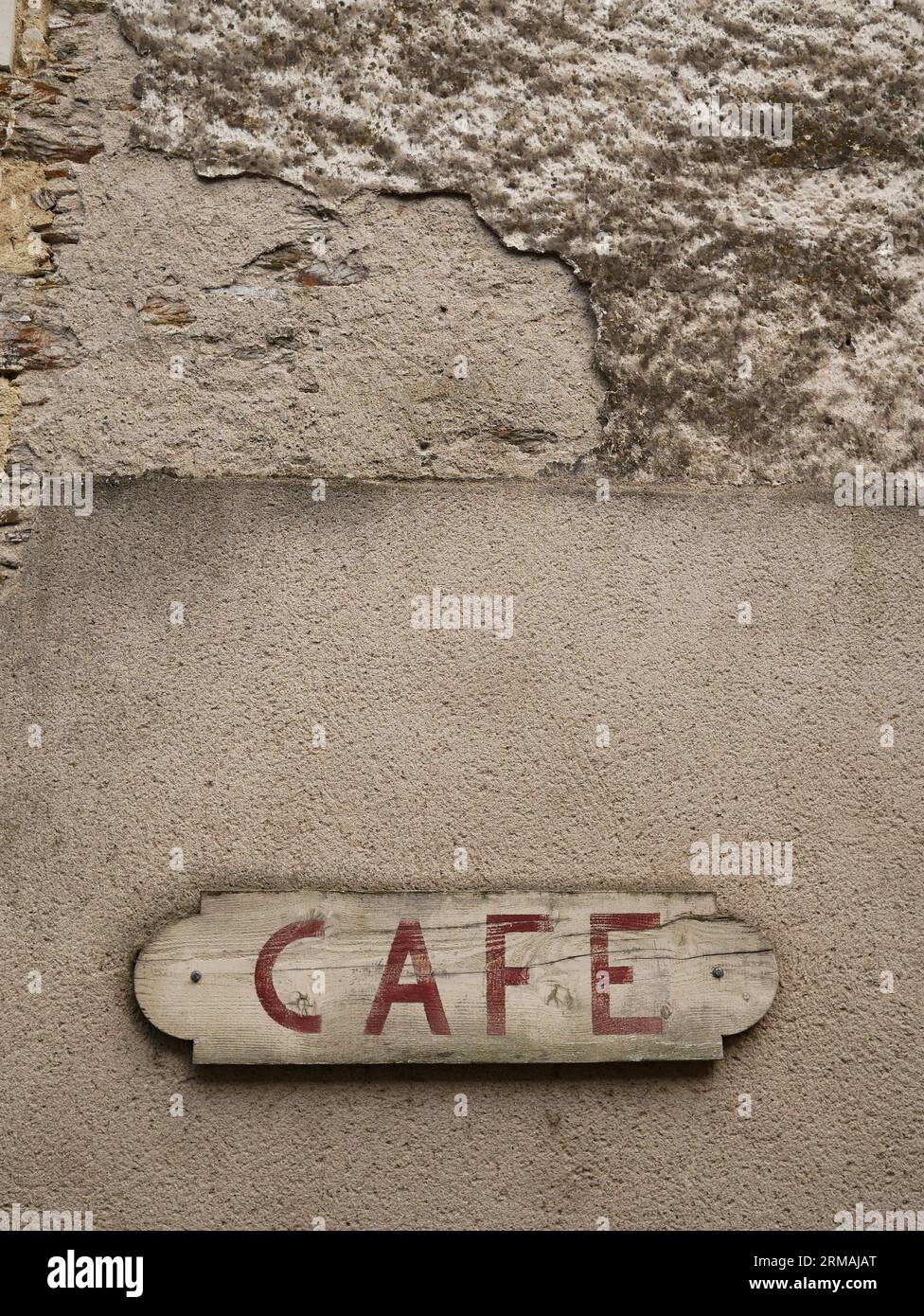 Französisches Retro-Café-Schild an der Wand Stockfoto