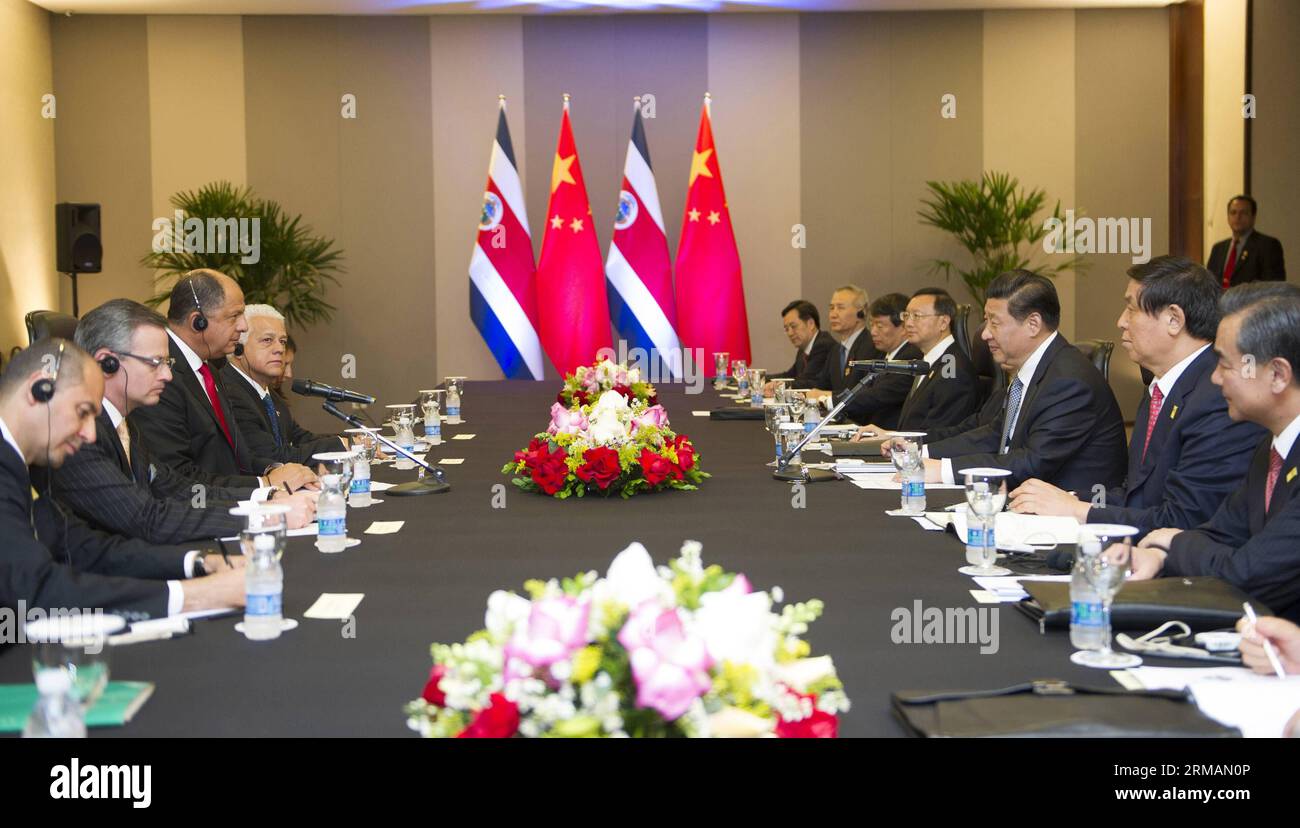 (140716) -- BRASILIA, 16. Juli 2014 (Xinhua) -- der chinesische Präsident Xi Jinping trifft am 16. Juli 2014 in Brasilia, Brasilien, mit dem Costa-ricanischen Präsidenten Luis Guillermo Solis zusammen. (Xinhua/Xie Huanchi) (wf) BRASILIEN-BRASILIA-XI JINPING-COSTA-RICANISCHES PRÄSIDENTENTREFFEN PUBLICATIONxNOTxINxCHN Brasilia 16. Juli 2014 XINHUA der chinesische Präsident Xi Jinping trifft mit dem Präsidenten der Costa-ricanischen Republik Luis Guillermo Solis in Brasilia 16. Juli 2014 XINHUA Xie Huanchi WF Brasilia Costa-NICIXIXIXIkanisches Treffen mit dem Präsidenten der Costa-Ricana Stockfoto