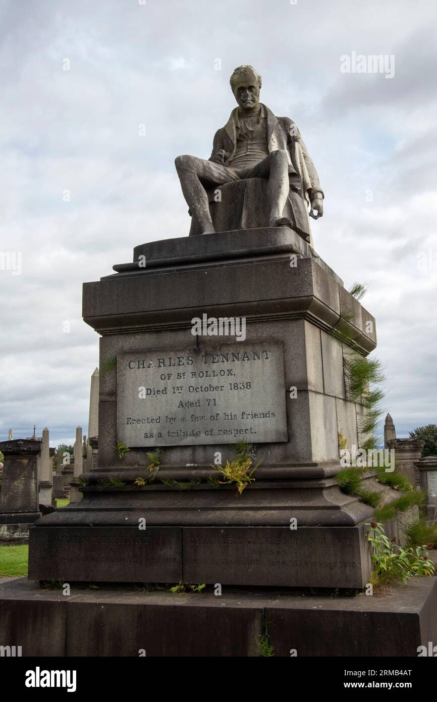Denkmal für den schottischen Industriellen Charles Tennant in der Glasgow Necropolis, einem viktorianischen Friedhof in Glasgow, Schottland Stockfoto