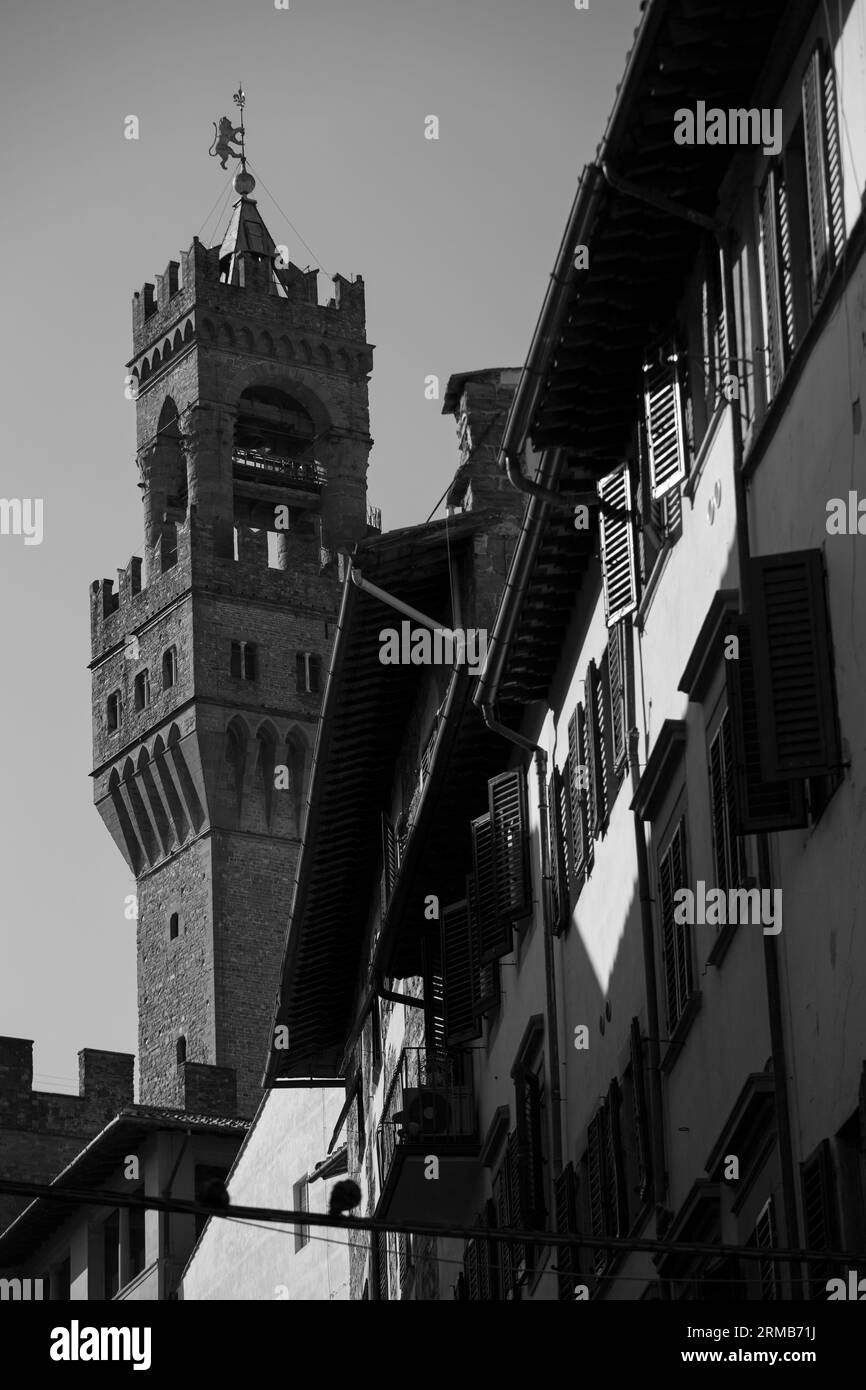 Der Turm des Palazzo Vecchio auf der Piazza Della Signoria in Florenz, Italien, August 2023, Stockfoto