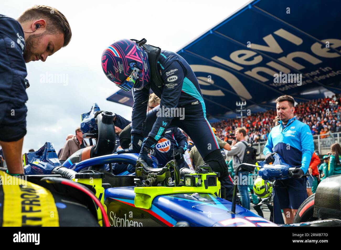 Zandvoort, Pays Bas. 27th Aug, 2023. ALBON Alexander (tha), Williams Racing FW45, portrait during the 2023 Formula 1 Heineken Dutch Grand Prix, 13th round of the 2023 Formula One World Championship from August 25 to 28, 2023 on the Zandvoort Circuit, in Zandvoort, Netherlands - Photo Florent Gooden/DPPI Credit: DPPI Media/Alamy Live News Stockfoto