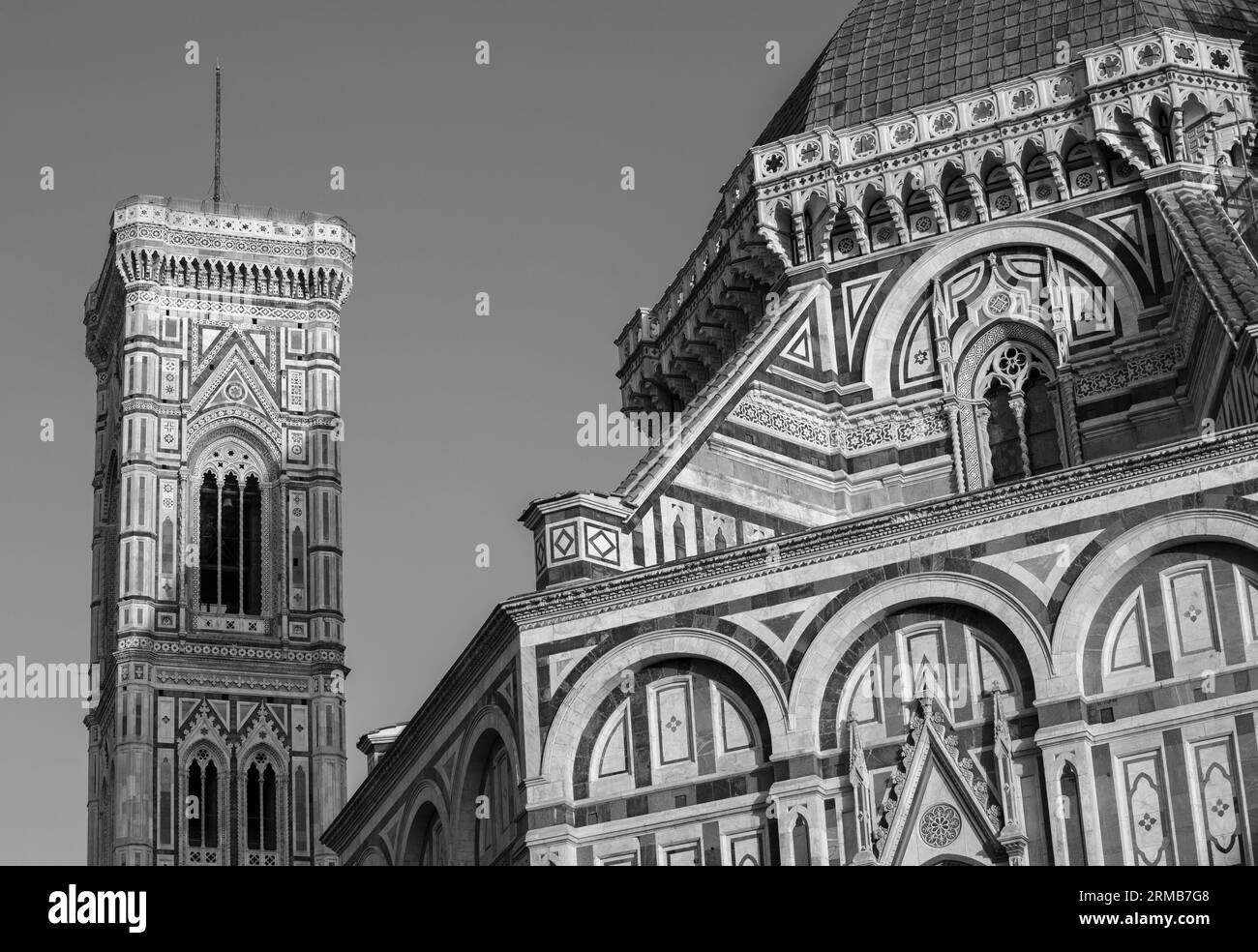 Kathedrale von Florenz, Cattedrale di Santa Maria del Fiore mit der Kuppel von Brunelleschi und seiner berühmten Marmorfassade Stockfoto