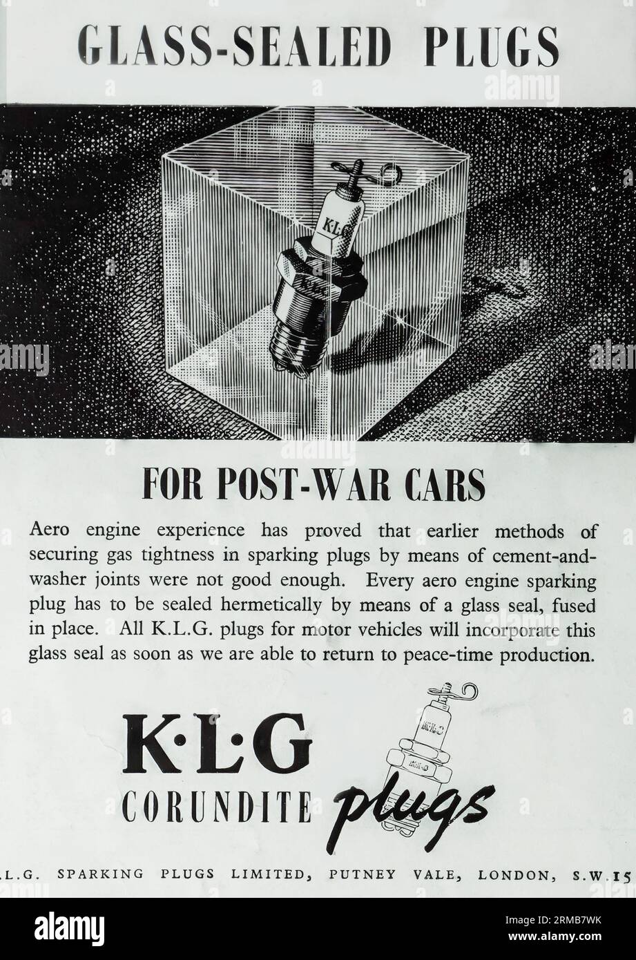 Eine Werbung von 1941 für K L G Corundite Plugs, hergestellt von L.G. Sparking Plugs Limited von Putney. In der Werbung heißt es, dass alle Zündkerzen von Triebwerken hermetisch mit einer Glasdichtung abgedichtet werden müssen. Sie verspricht weiter, dass alle KLG-Stecker für Kraftfahrzeuge diese Glasdichtung enthalten, sobald sie in der Lage sind, wieder in die Friedenszeiterzeugung zurückzukehren. Stockfoto