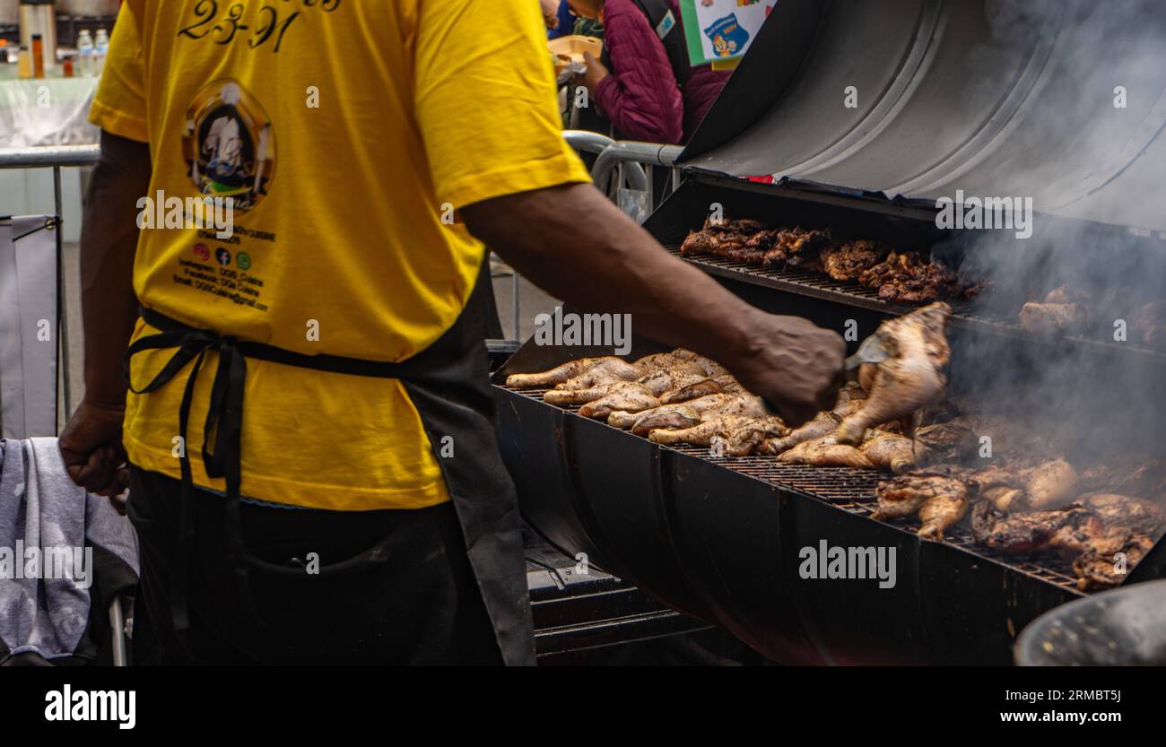 Imbissstände auf dem Notting Hill Carnival 2023 in London, England, Großbritannien Stockfoto