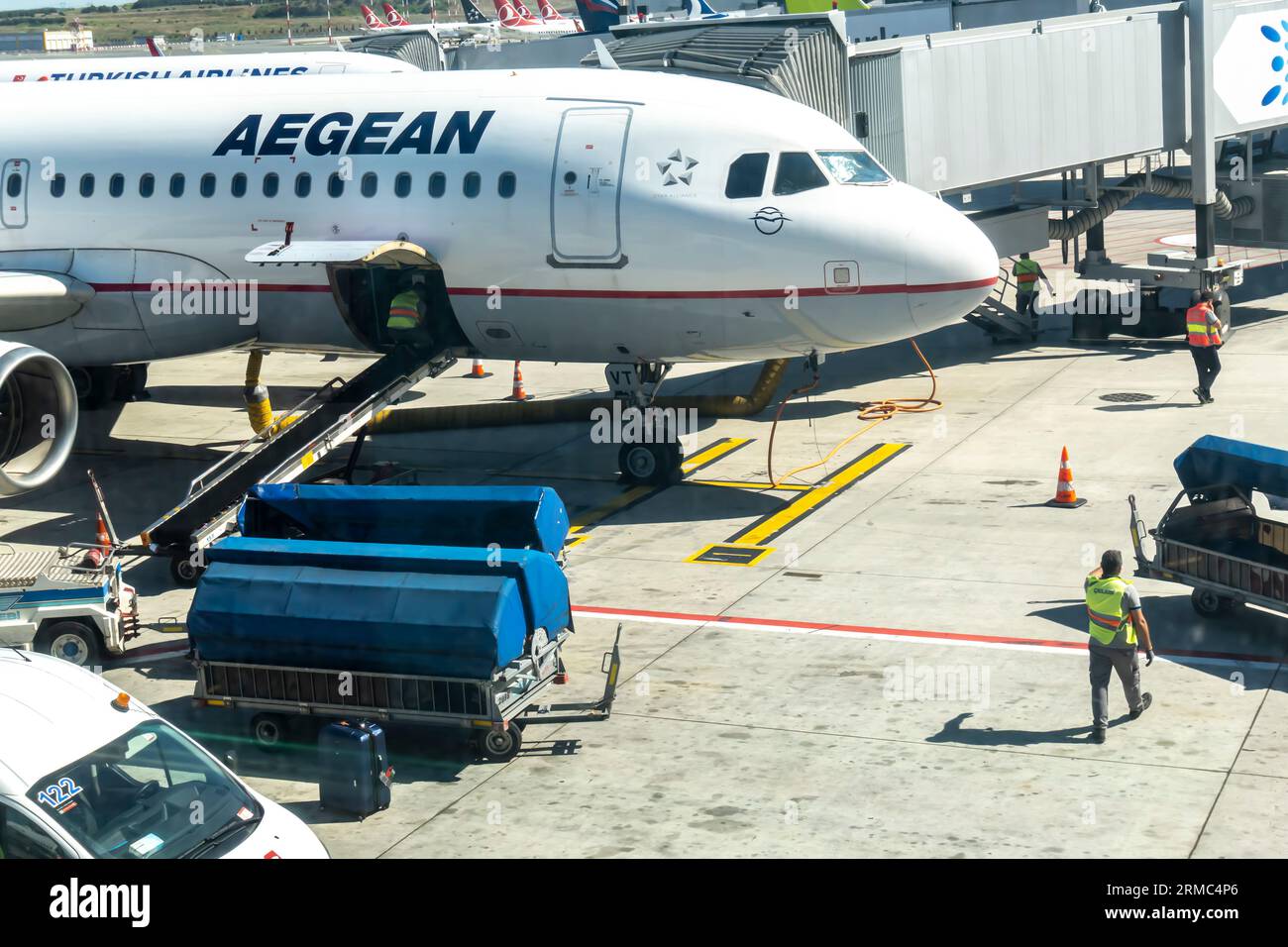 Aegean Airlines fliegen auf Asphalt im Flughafen Istanbul Stockfoto