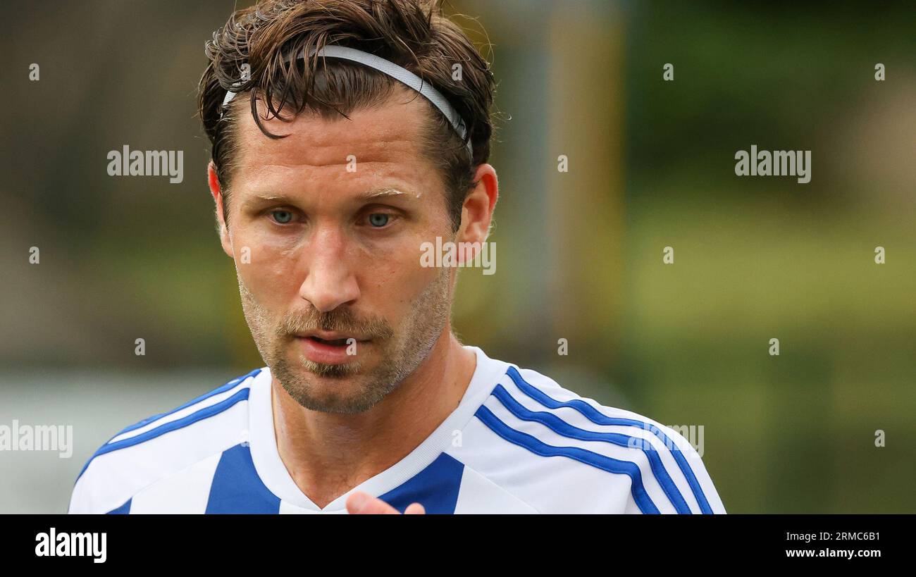 Solitude, Belfast, Nordirland, Großbritannien. Juli 2023. UEFA Champions League – Qualifying First Round – Larne gegen HJK Helsinki. HJK Helsinki Fußballspieler Joona Toivio (4) Stockfoto