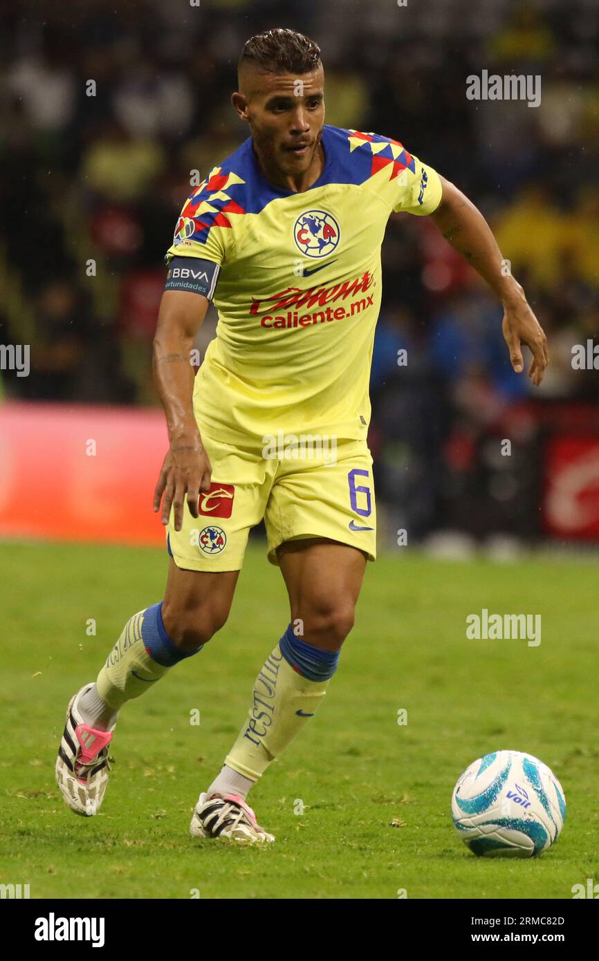 Mexiko-Stadt, Mexiko. 27. August 2023. 16. August 2023, Mexiko-Stadt, Mexiko: Jonathan Dos Santos of America Football Club in Aktion während des Spiels von Club America gegen Club Leon des Eröffnungsturniers 2023 im Aztec Stadium. Am 26. August 2023 in Mexiko-Stadt. (Foto: Ismael Rosas/Credit: Eyepix Group/Alamy Live News Stockfoto