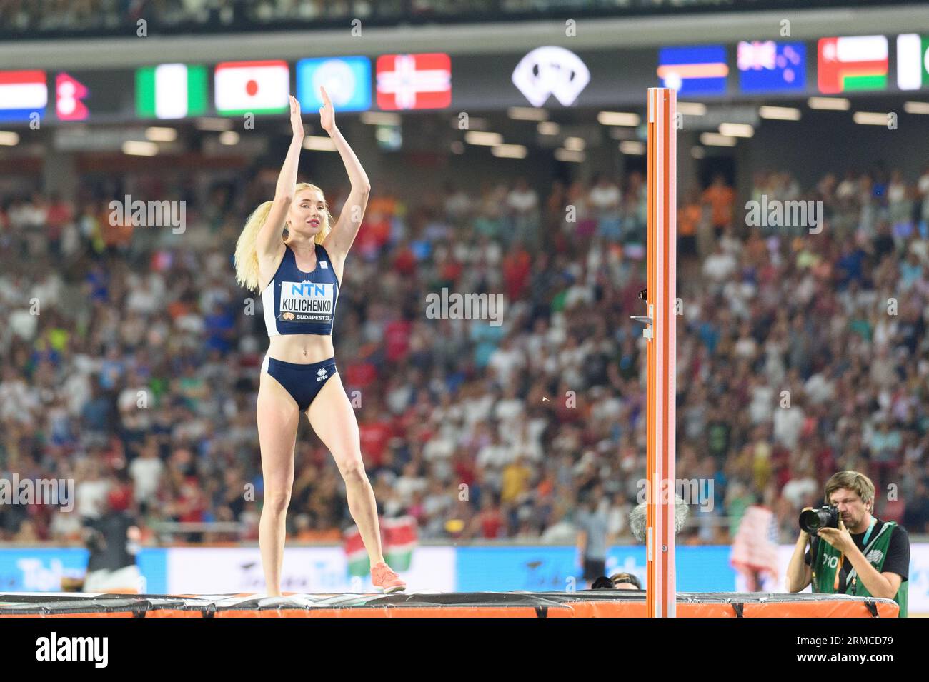 Budapest, Ungarn. 27.08.2023, Elena Kulichenko (Zypern) während des Hochsprungfinales bei den Leichtathletik-Weltmeisterschaften 2023 im Nationalen Leichtathletik-Zentrum in Budapest, Ungarn. (Sven Beyrich/SPP) Credit: SPP Sport Press Photo. Alamy Live News Stockfoto