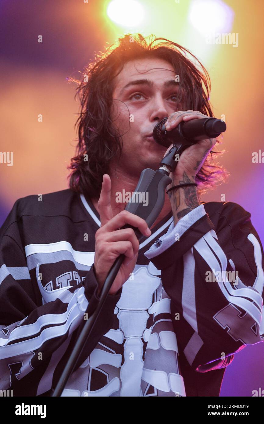 Naska, Künstlername von Diego Caterbetti während seiner Live-Auftritte beim AMA Music Festival am 26. August 2023 in Romano dEzzelino, Vicenza, Italien. (Foto: Roberto Tommasini/NurPhoto) Credit: NurPhoto SRL/Alamy Live News Stockfoto