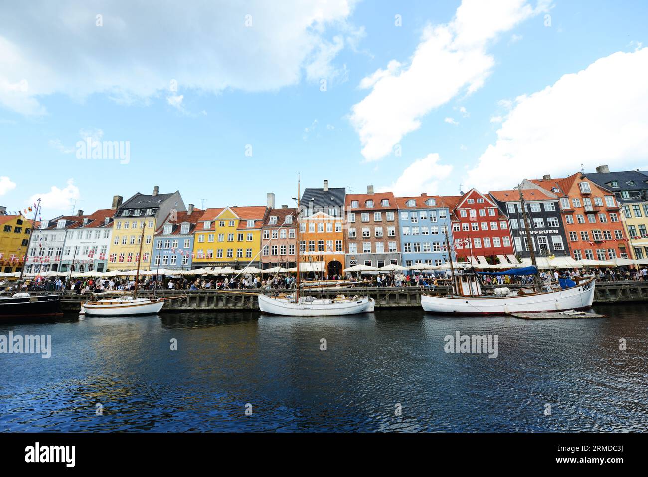 Die wunderschönen 17. Und 18. Farbenfrohen Gebäude entlang des Nyhavn-Kanals in Kopenhagen, Dänemark. Stockfoto