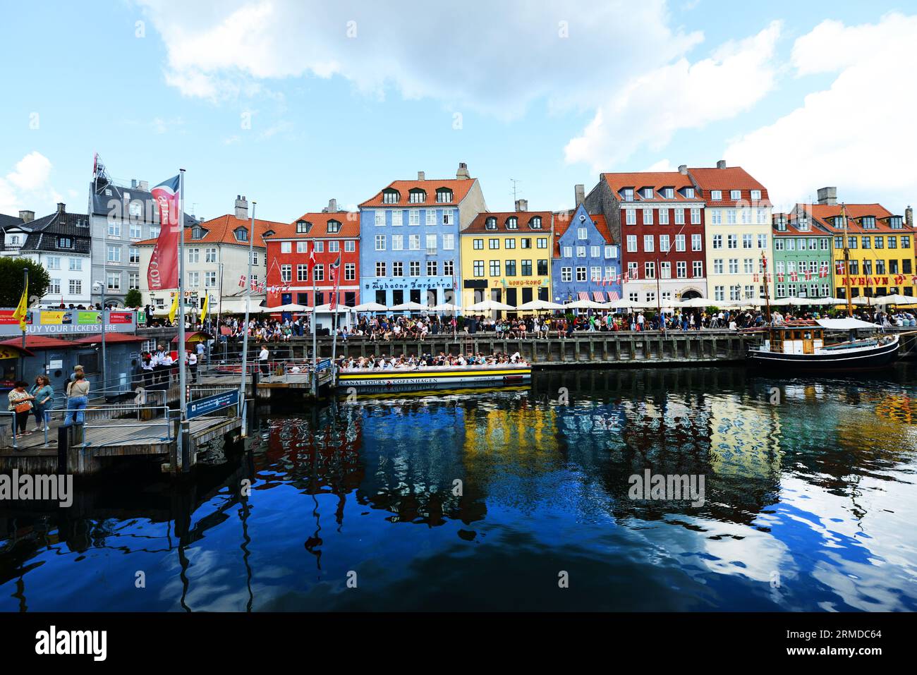 Die wunderschönen 17. Und 18. Farbenfrohen Gebäude entlang des Nyhavn-Kanals in Kopenhagen, Dänemark Stockfoto