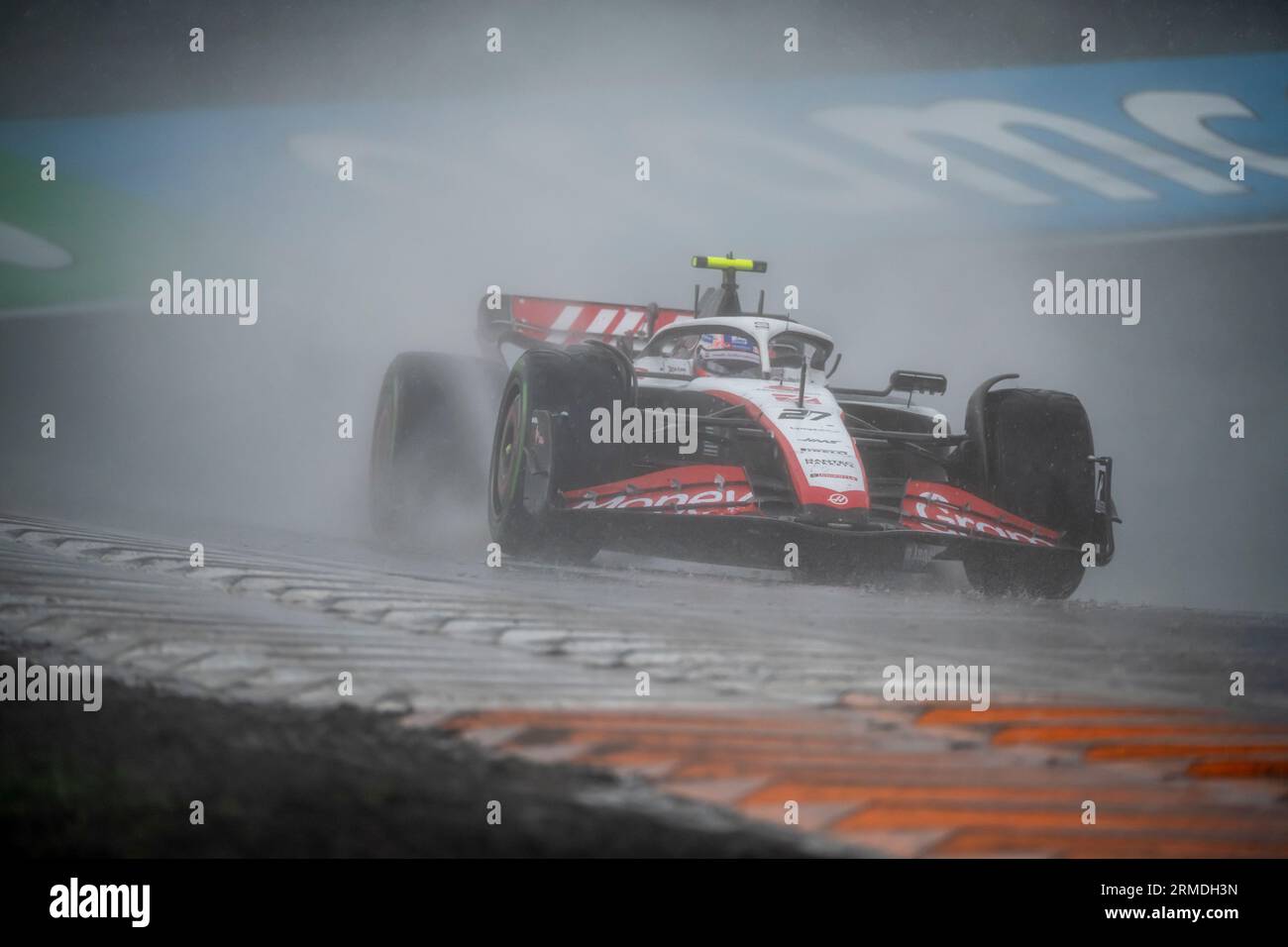 Zandvoort, Niederlande, August 27, Nico Hulkenberg aus Deutschland tritt für Haas F1 an. Renntag, 14. Runde der Formel-1-Meisterschaft 2023. Quelle: Michael Potts/Alamy Live News Stockfoto