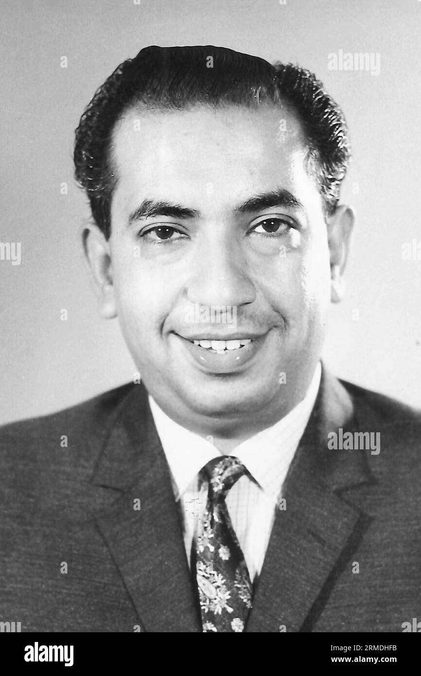 Old Vintage 1900er Jahre schwarz-weiß Bild Mahendra Kapoor ein indischer Playback-Sänger 1970er Jahre Indien Stockfoto