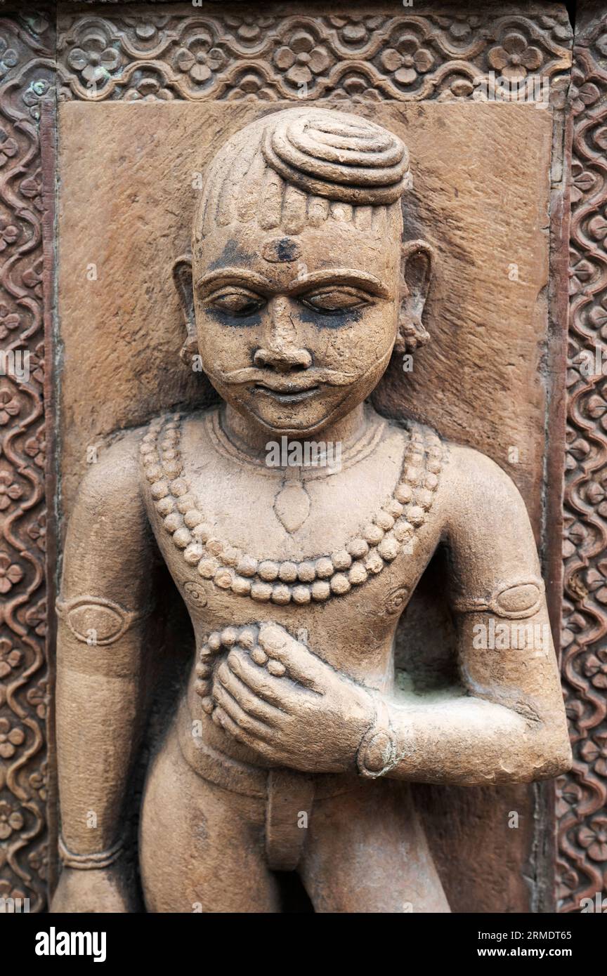 Das in der Mitte des 19. Jahrhunderts erbaute Idol an der Außenwand des Krishnapura Chhatris, auch bekannt als Krishna Pura Chhatris, Indore, Madhya Prad Stockfoto