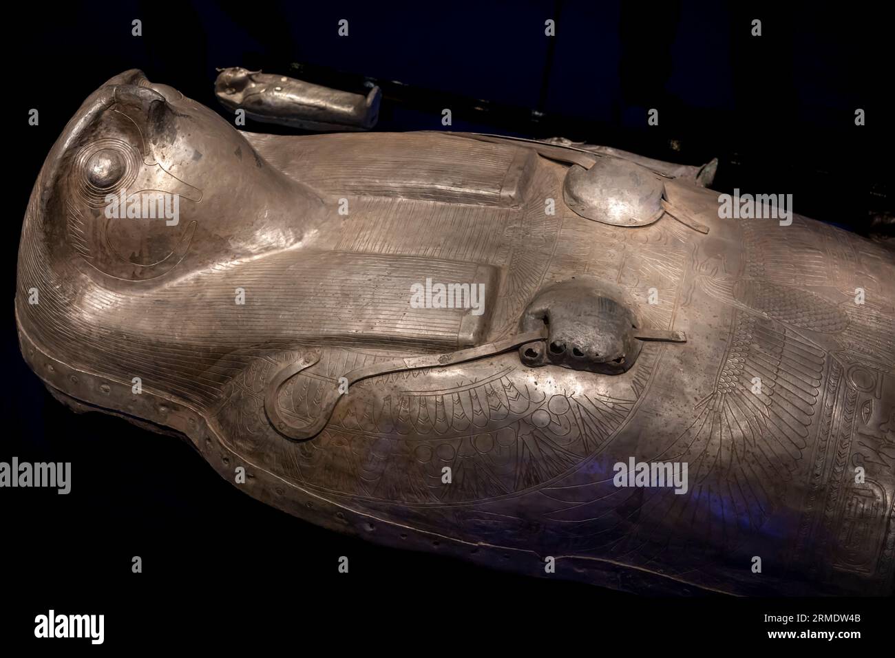 Paris, Frankreich - 08 22 2023: Ramses II. Der große, Gold der Pharaonen. Die Särge und Kanopenkaffinetten von Sheshonq II Stockfoto