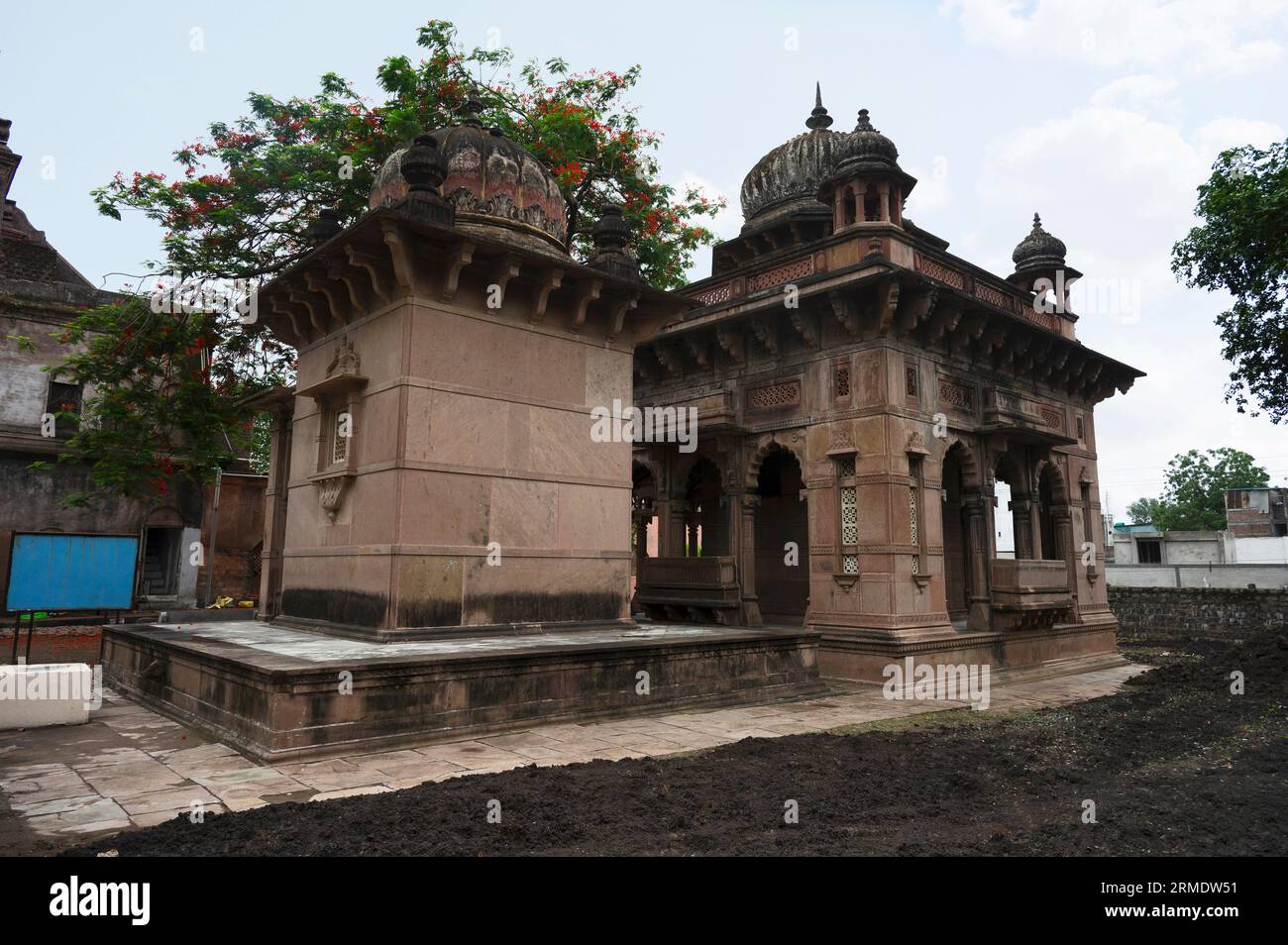 Chhattri oder Cenotaph Grab von Hansa Raje, Lakshmi Bai der fürstlichen Herrscher von Dhar, der Familie Punwar, in Dhar, Madhya Pradesh, Indien Stockfoto