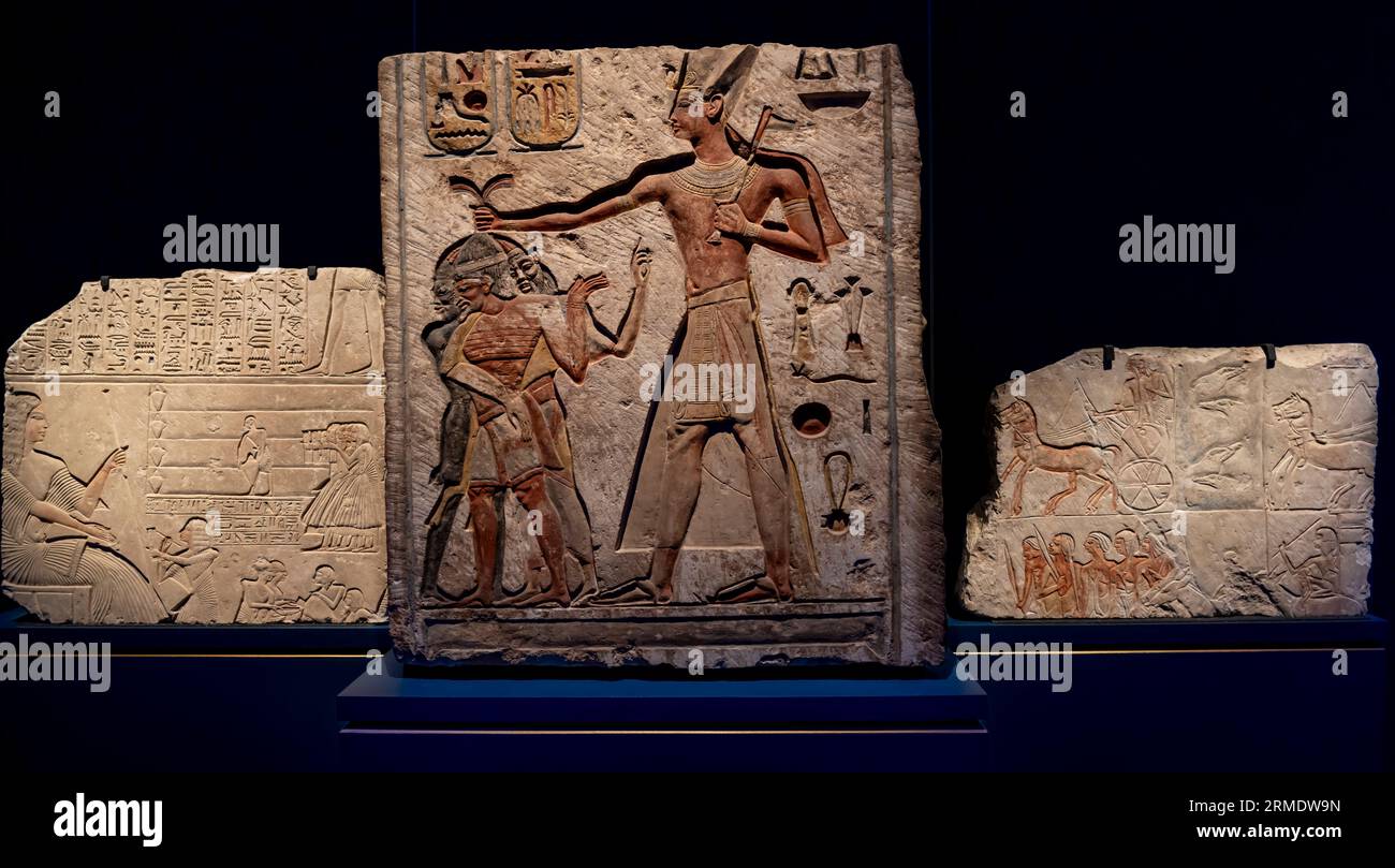 Paris, Frankreich - 08 22 2023: Ramses II. Der große, Gold der Pharaonen. Ramses II. Massakriert seine Ennemien Stockfoto